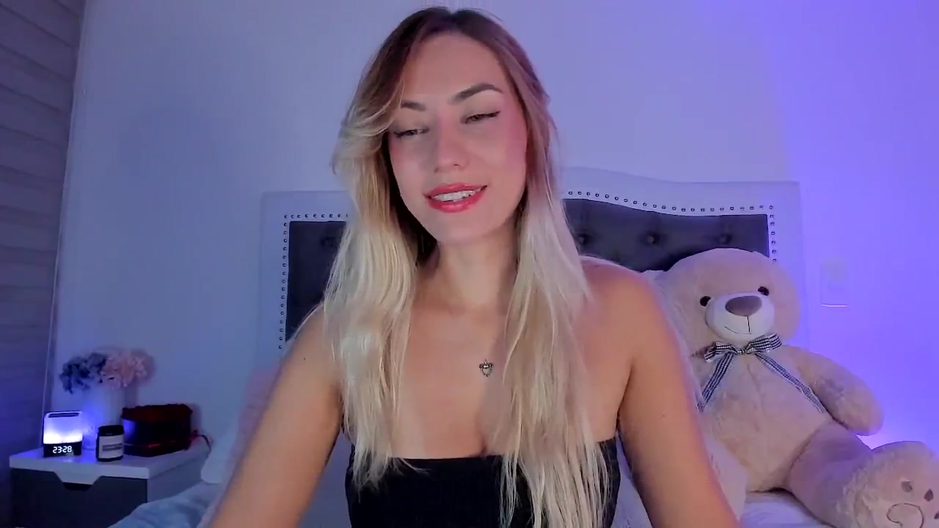 Gallery image thumbnail from SweetMar23's myfreecams stream on, 07/29/2024, 05:14 image 6 of 20