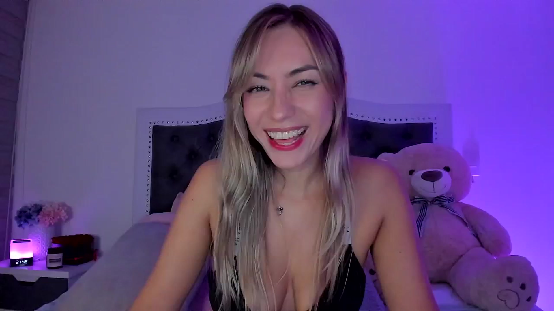 Gallery image thumbnail from SweetMar23's myfreecams stream on, 08/09/2024, 05:18 image 3 of 20