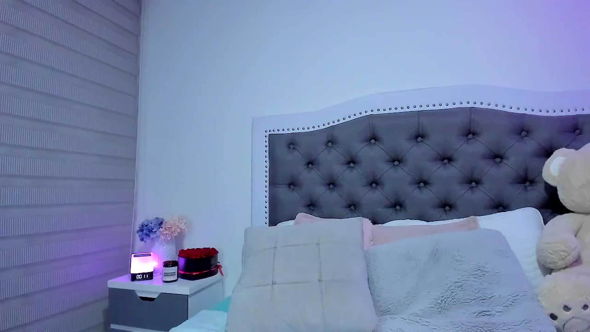 Gallery image thumbnail from SweetMar23's myfreecams stream on, 08/19/2024, 07:19 image 9 of 20