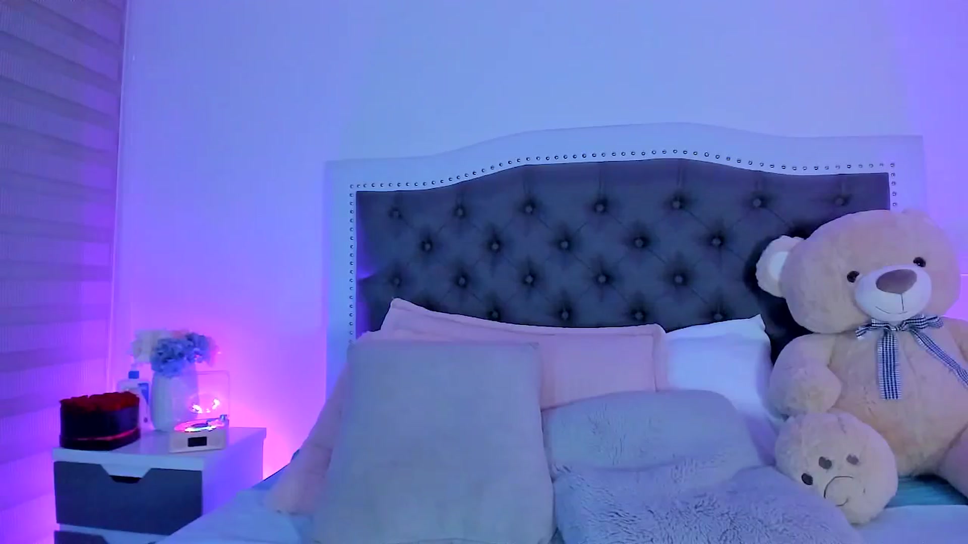 Gallery image thumbnail from SweetMar23's myfreecams stream on, 09/10/2024, 06:58 image 7 of 20