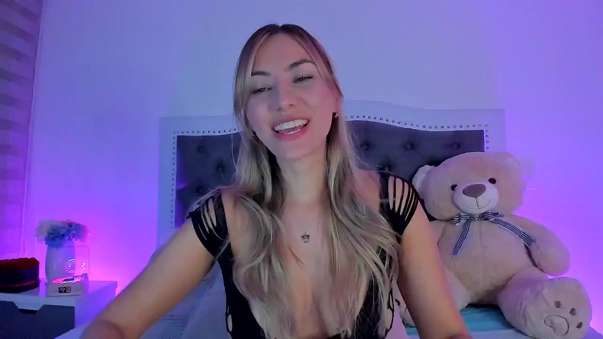 Gallery image thumbnail from SweetMar23's myfreecams stream on, 09/14/2024, 01:54 image 4 of 20