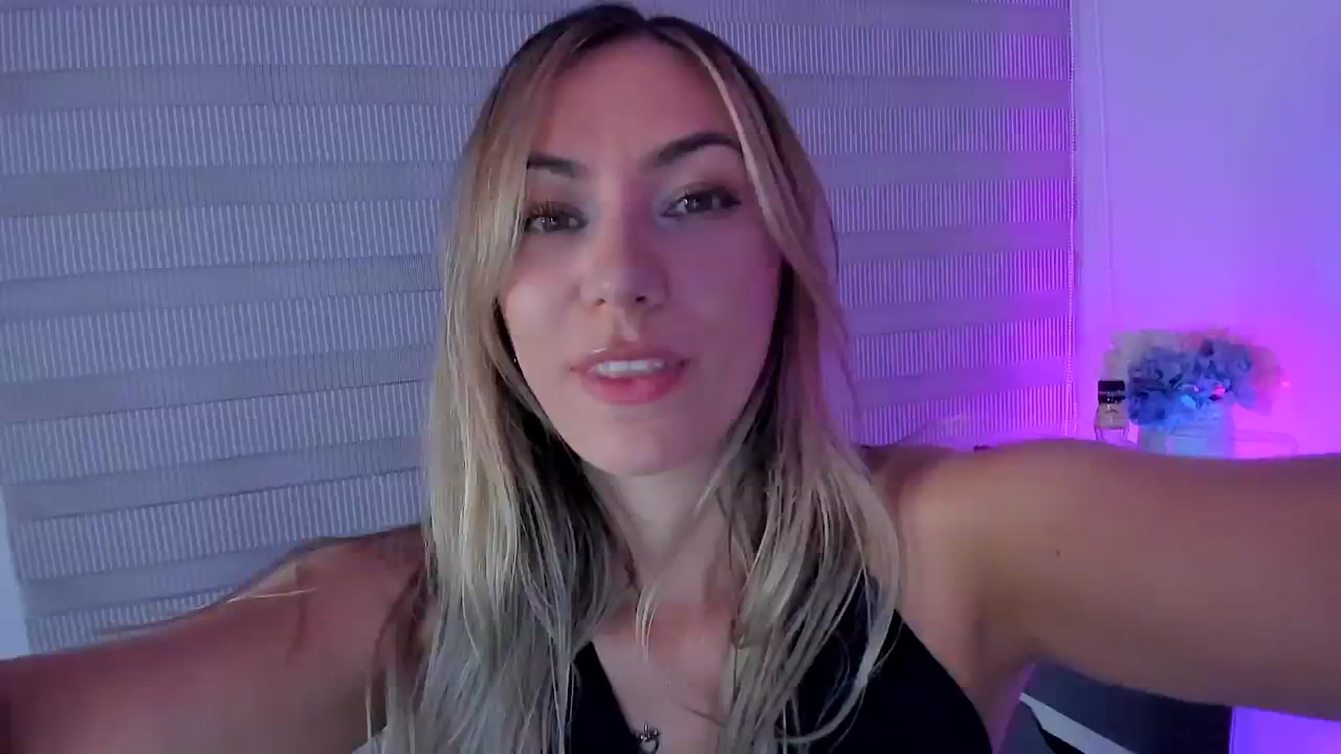 Gallery image thumbnail from SweetMar23's myfreecams stream on, 09/28/2024, 05:37 image 4 of 20