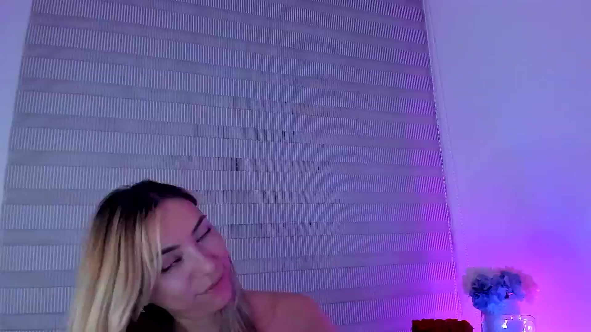 Gallery image thumbnail from SweetMar23's myfreecams stream on, 09/30/2024, 05:37 image 16 of 20