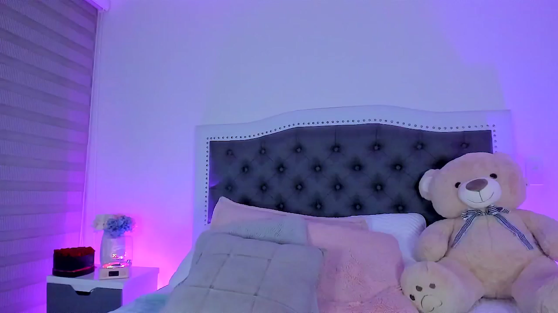Gallery image thumbnail from SweetMar23's myfreecams stream on, 10/02/2024, 03:48 image 17 of 20