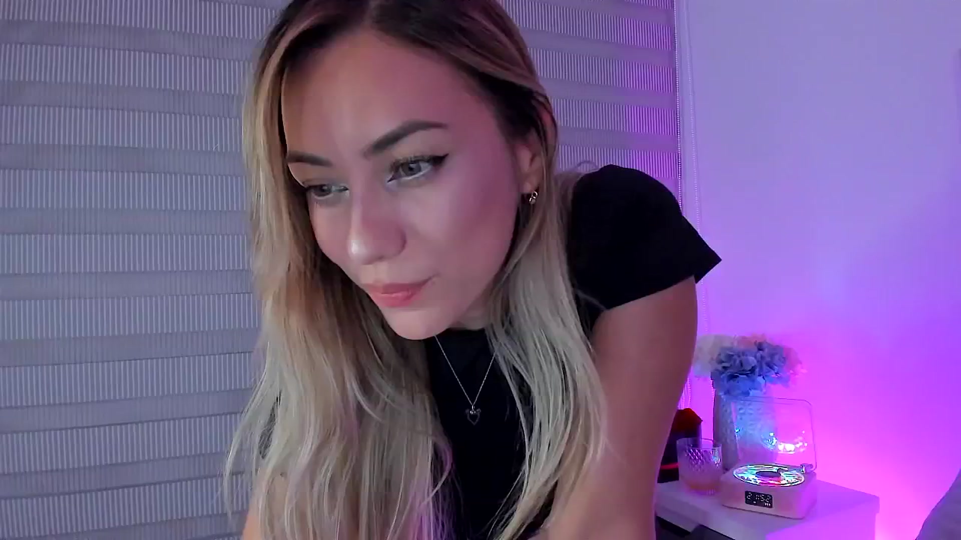 Gallery image thumbnail from SweetMar23's myfreecams stream on, 10/08/2024, 03:13 image 2 of 20