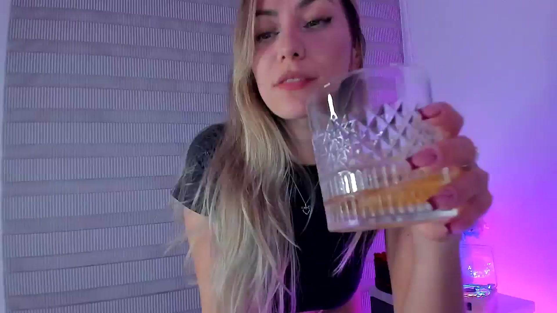 Gallery image thumbnail from SweetMar23's myfreecams stream on, 10/08/2024, 03:13 image 1 of 20