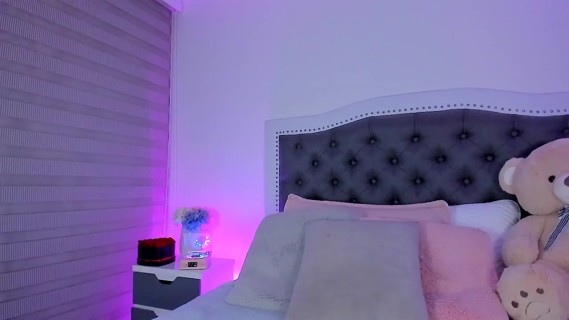 Gallery image thumbnail from SweetMar23's myfreecams stream on, 10/09/2024, 05:29 image 1 of 20