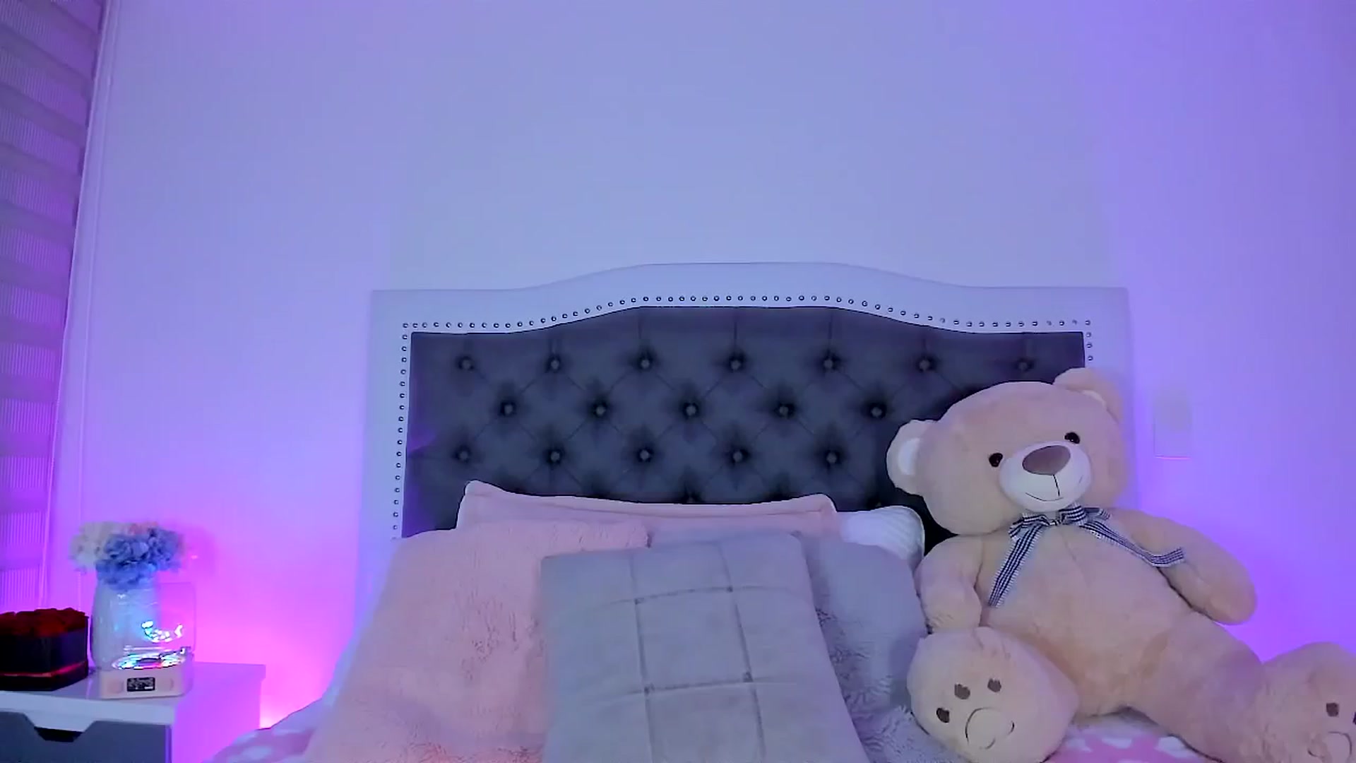 Gallery image thumbnail from SweetMar23's myfreecams stream on, 10/10/2024, 05:36 image 5 of 20