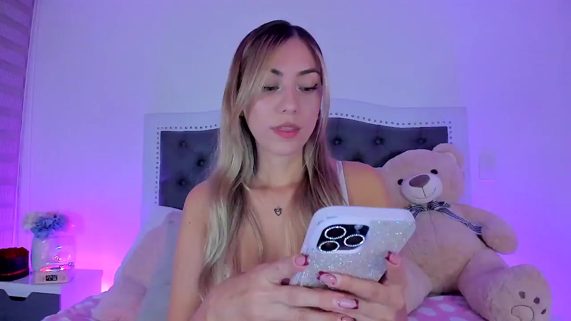 Gallery image thumbnail from SweetMar23's myfreecams stream on, 10/15/2024, 06:04 image 1 of 20