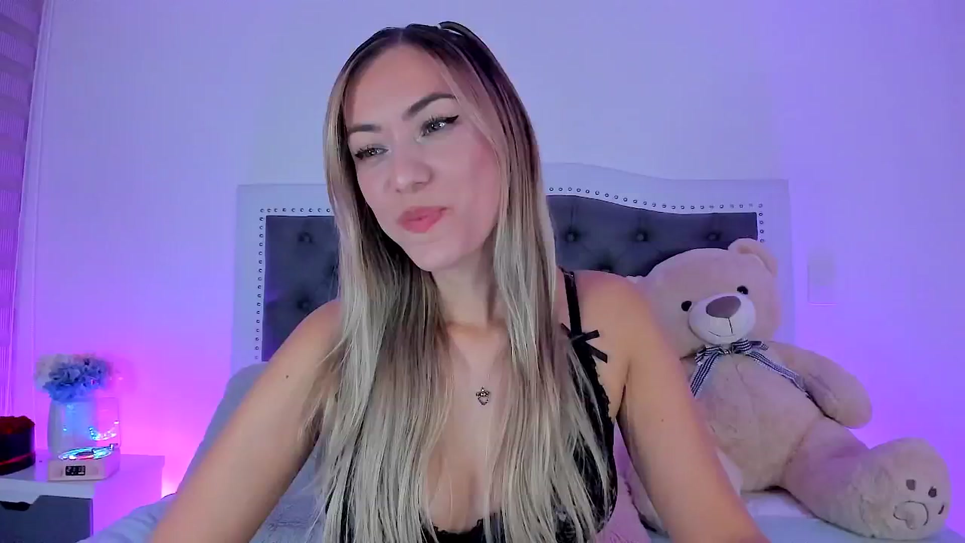 Gallery image thumbnail from SweetMar23's myfreecams stream on, 10/18/2024, 05:35 image 1 of 20