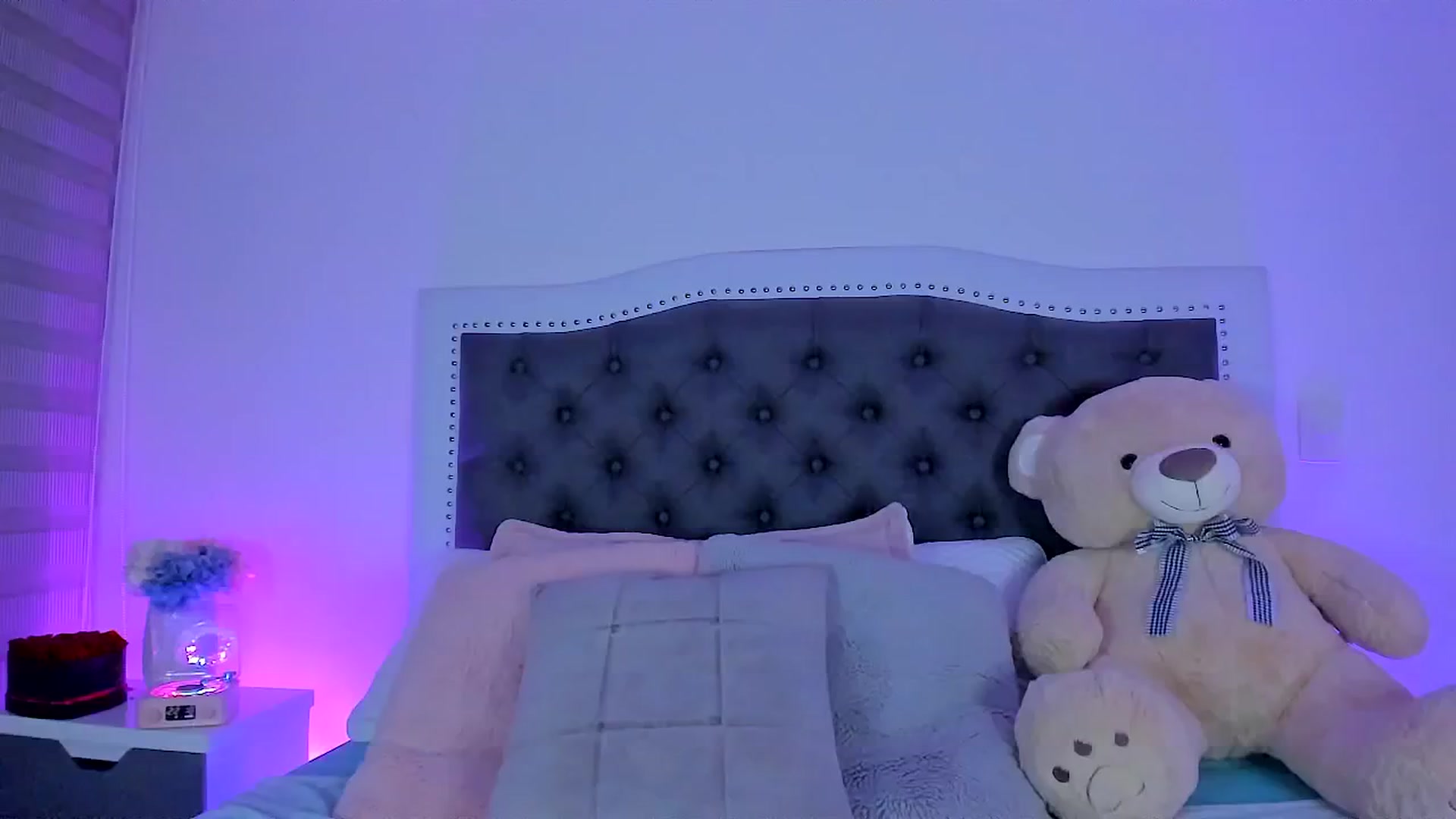 Gallery image thumbnail from SweetMar23's myfreecams stream on, 10/22/2024, 04:37 image 12 of 20