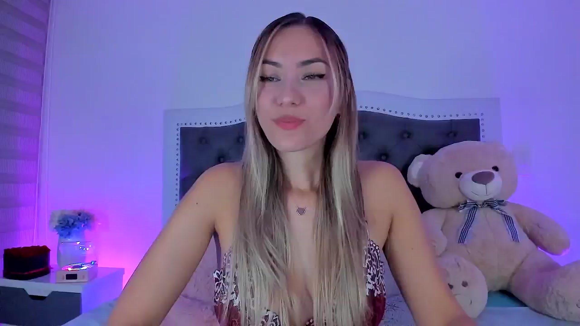 Gallery image thumbnail from SweetMar23's myfreecams stream on, 10/23/2024, 01:47 image 15 of 20