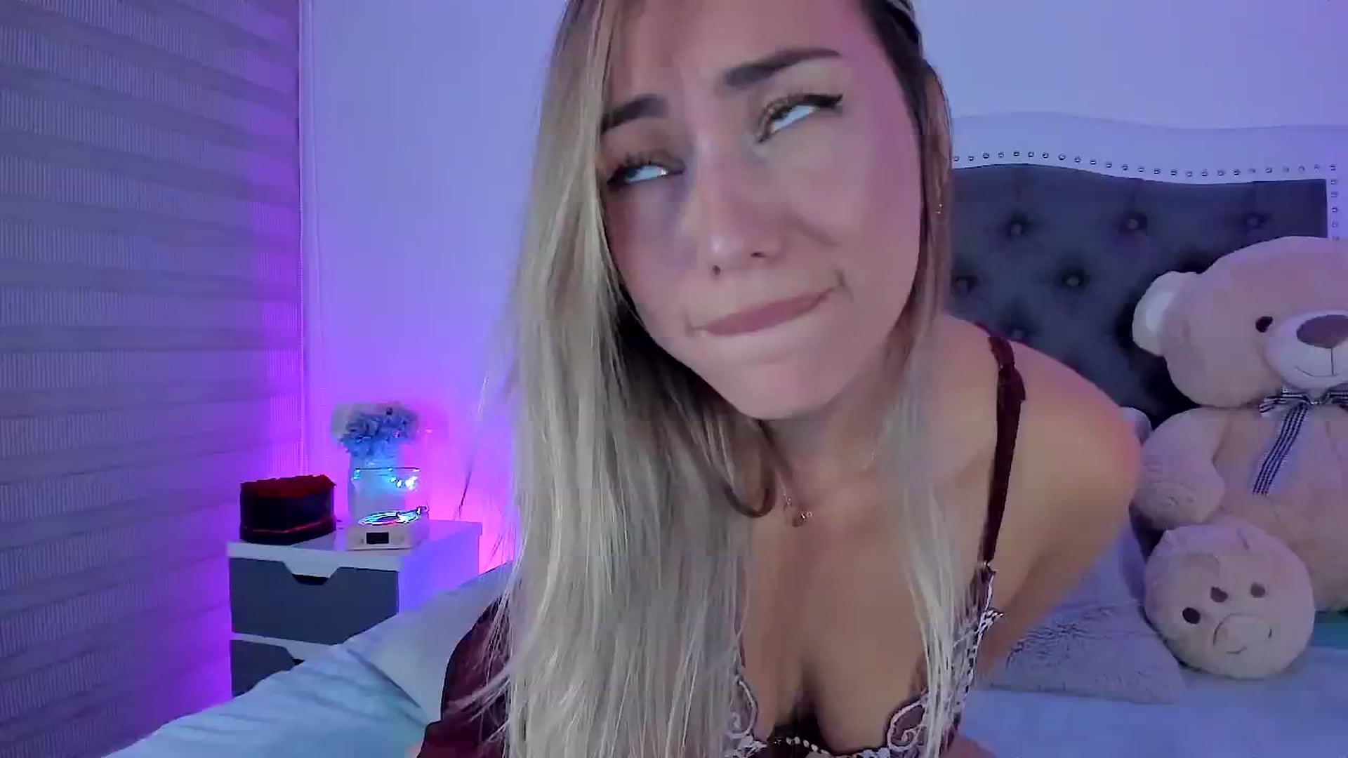 Gallery image thumbnail from SweetMar23's myfreecams stream on, 10/23/2024, 05:15 image 3 of 20