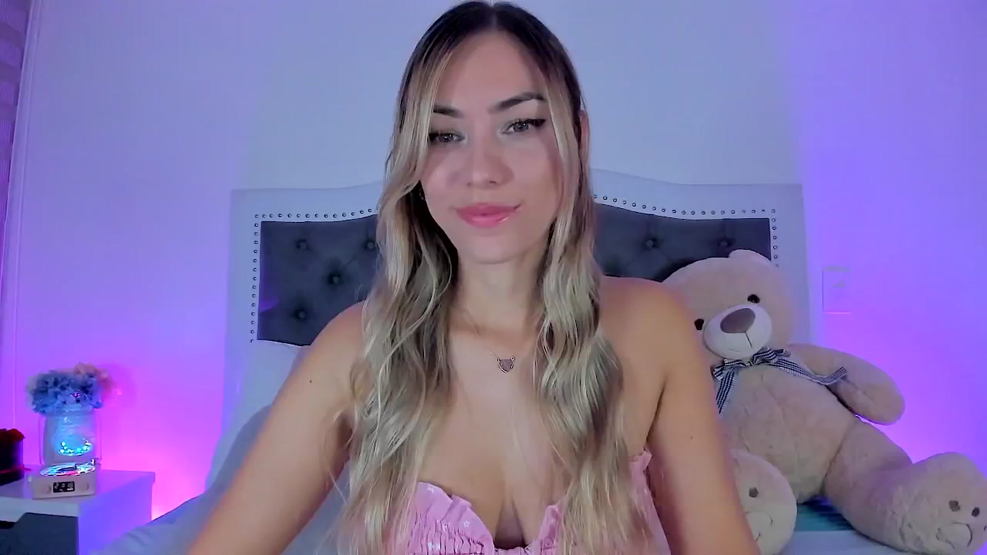 Gallery image thumbnail from SweetMar23's myfreecams stream on, 11/08/2024, 05:34 image 1 of 20