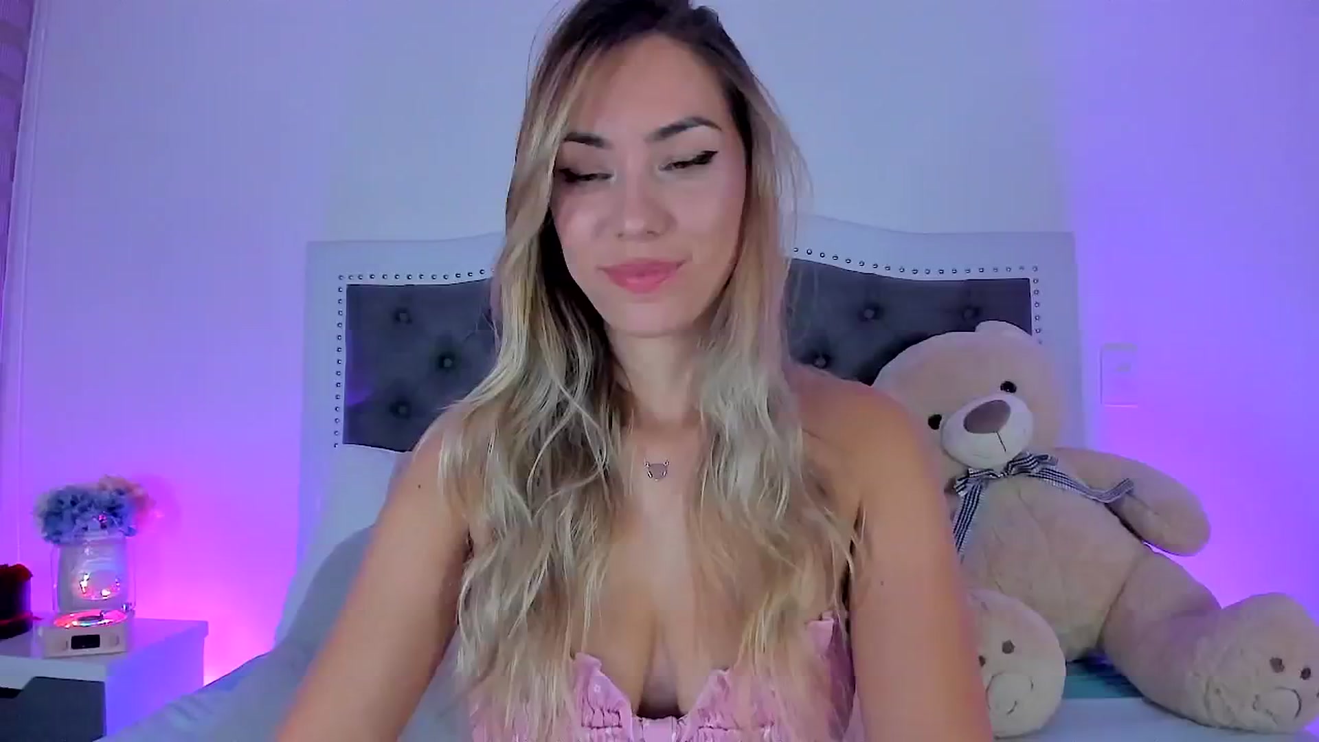 Gallery image thumbnail from SweetMar23's myfreecams stream on, 11/08/2024, 05:34 image 2 of 20