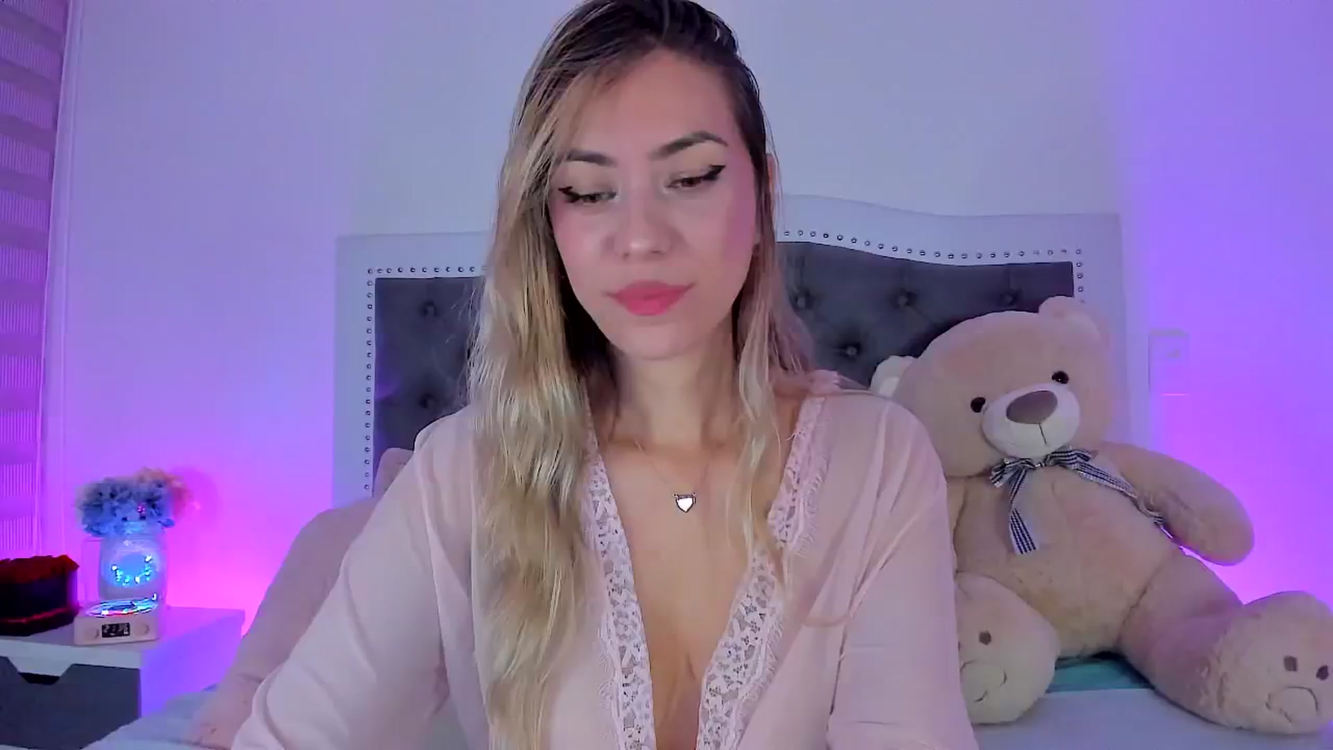 Gallery image thumbnail from SweetMar23's myfreecams stream on, 11/09/2024, 02:46 image 9 of 20