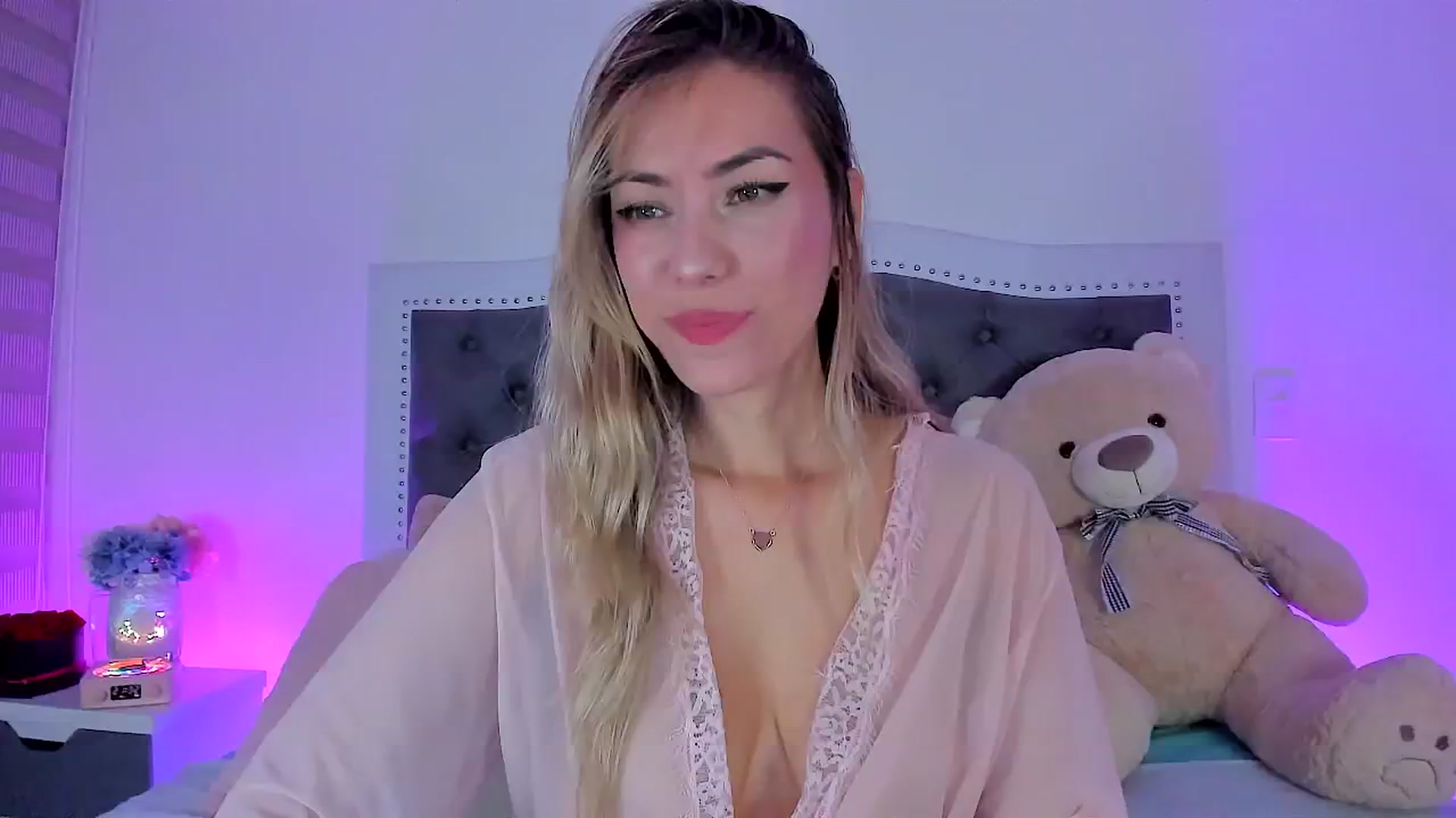 Gallery image thumbnail from SweetMar23's myfreecams stream on, 11/09/2024, 02:46 image 5 of 20