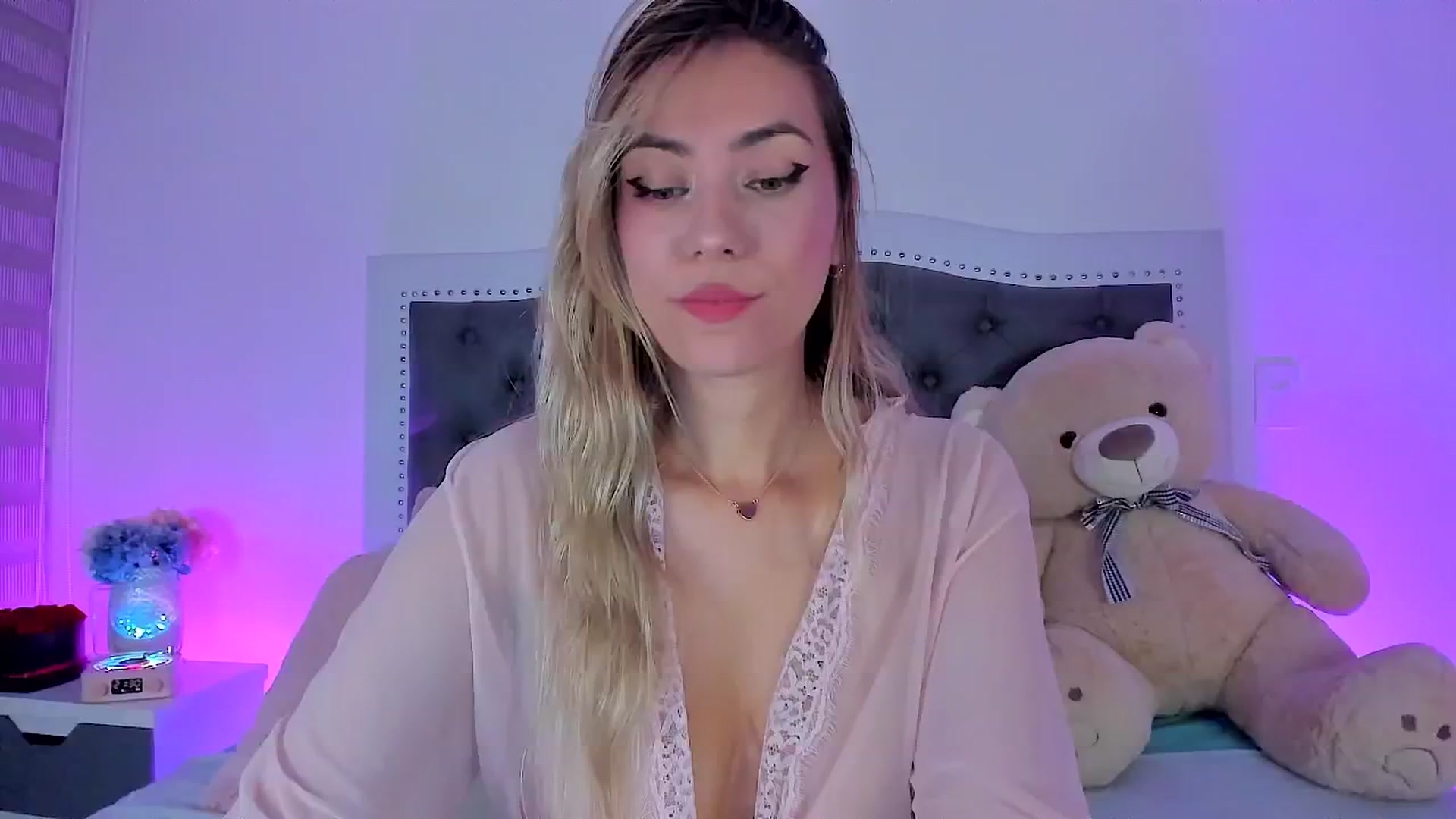 Gallery image thumbnail from SweetMar23's myfreecams stream on, 11/09/2024, 02:46 image 3 of 20