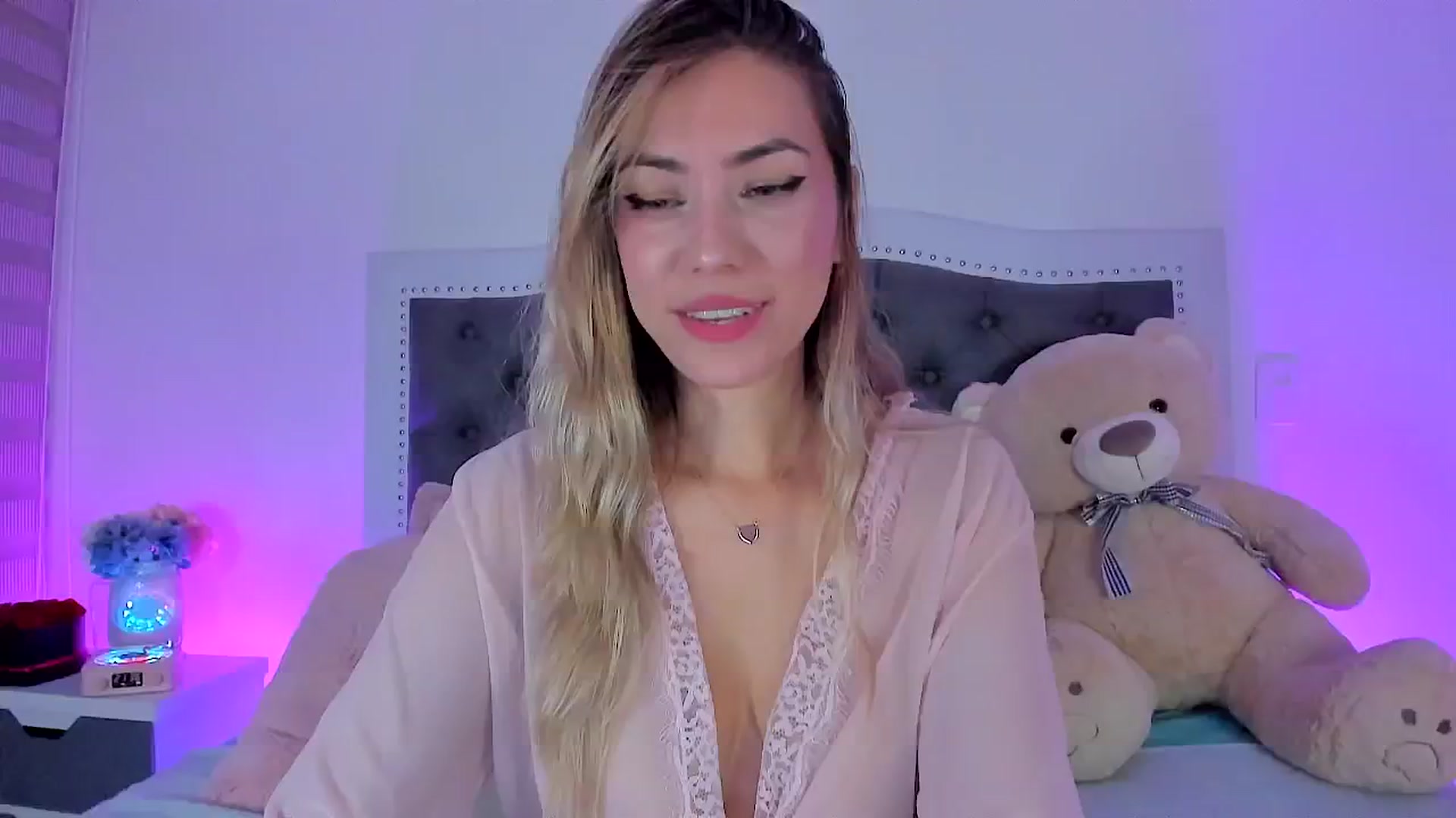 Gallery image thumbnail from SweetMar23's myfreecams stream on, 11/09/2024, 02:46 image 10 of 20