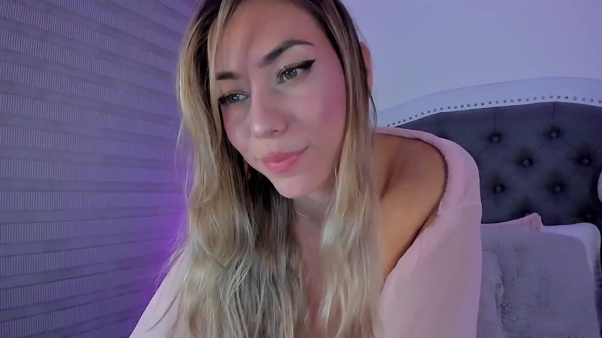 Gallery image thumbnail from SweetMar23's myfreecams stream on, 11/09/2024, 04:24 image 14 of 20