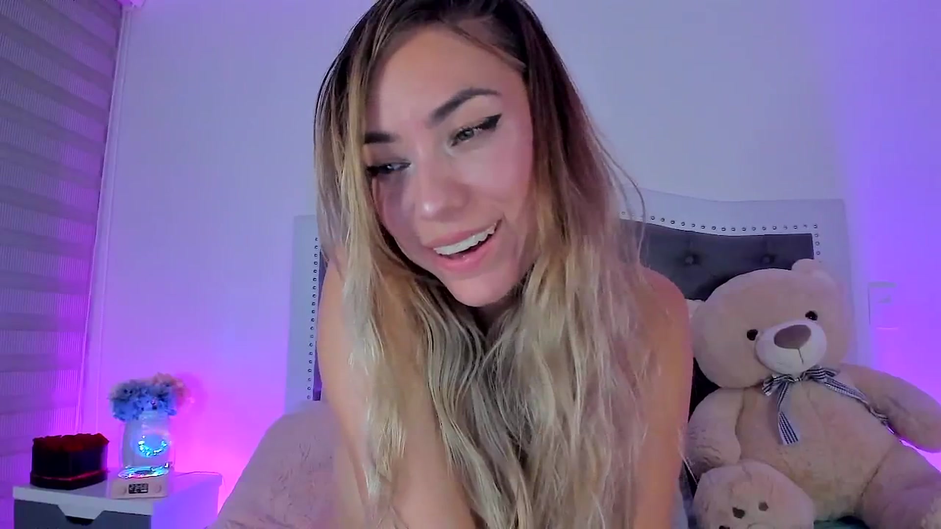 Gallery image thumbnail from SweetMar23's myfreecams stream on, 11/09/2024, 05:17 image 14 of 20