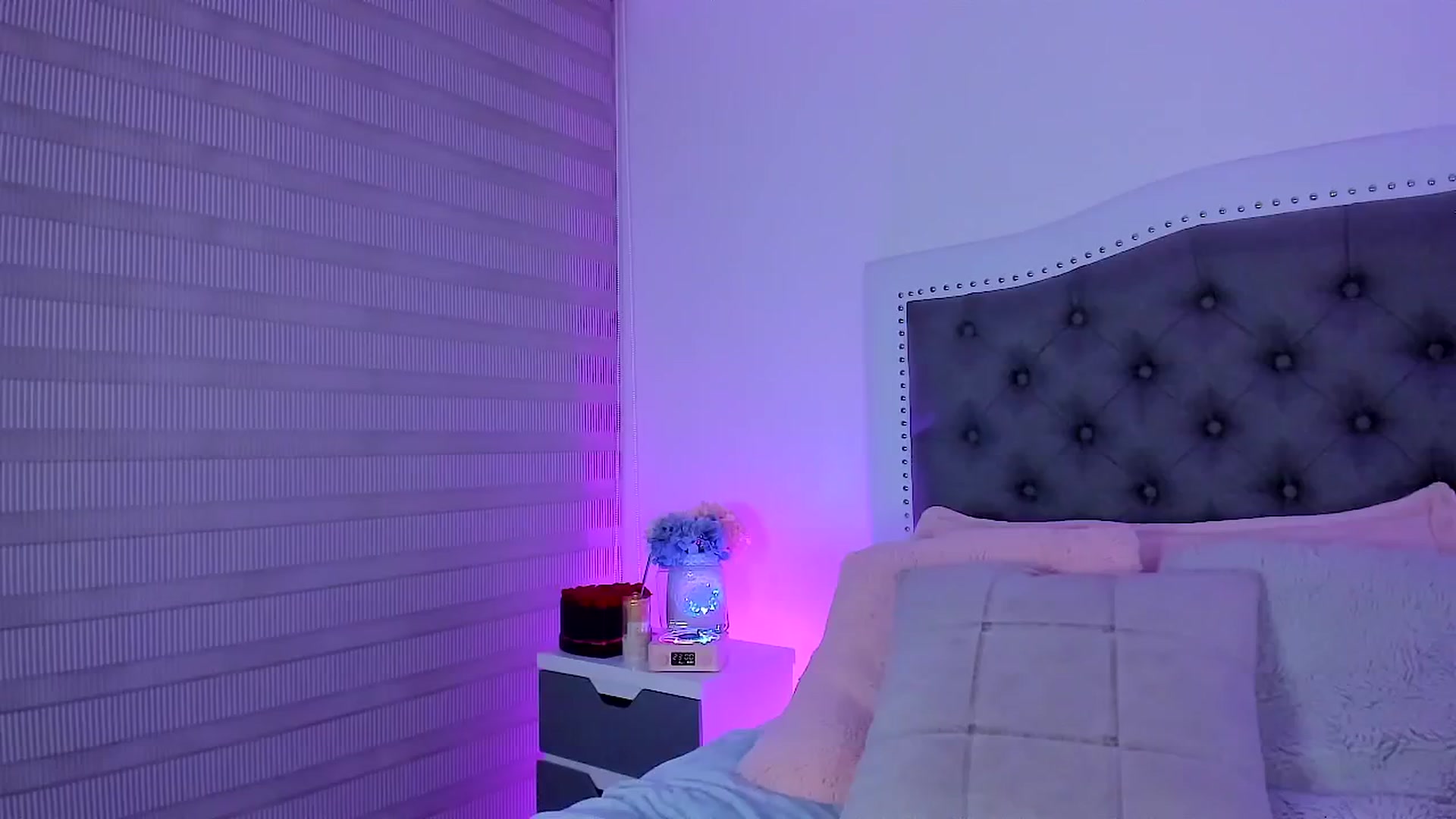 Gallery image thumbnail from SweetMar23's myfreecams stream on, 11/13/2024, 04:43 image 15 of 20