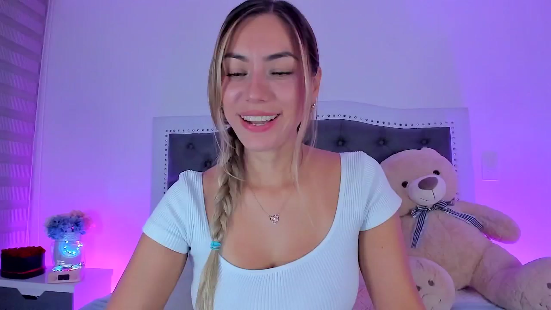 Gallery image thumbnail from SweetMar23's myfreecams stream on, 11/14/2024, 04:25 image 1 of 20
