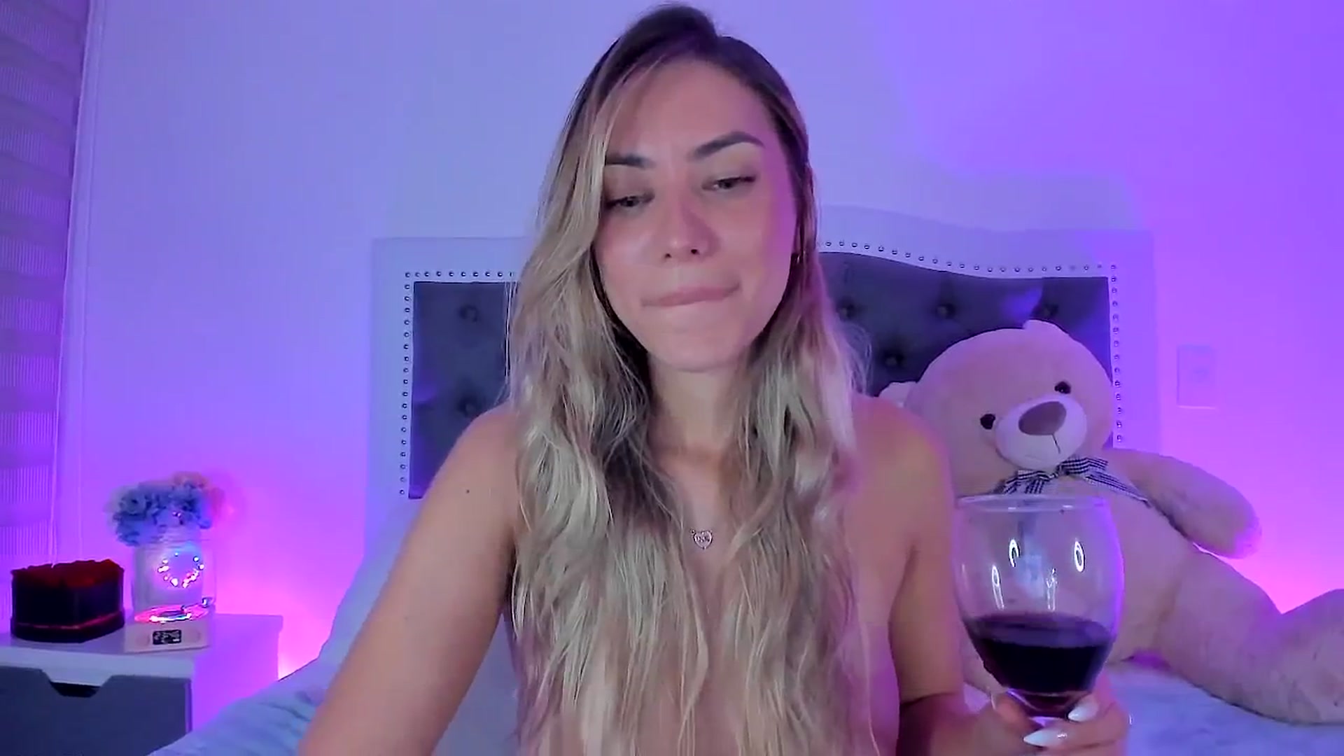 Gallery image thumbnail from SweetMar23's myfreecams stream on, 11/23/2024, 06:54 image 6 of 20