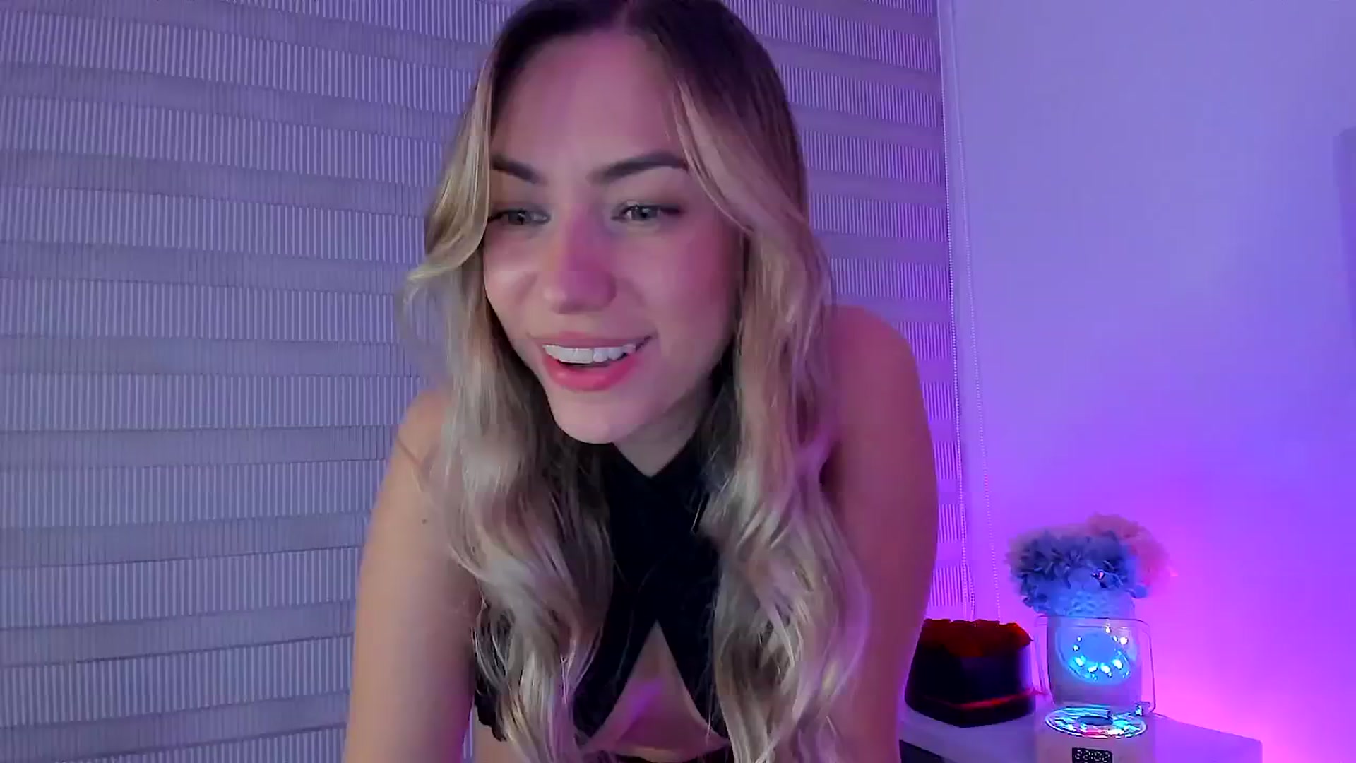 Gallery image thumbnail from SweetMar23's myfreecams stream on, 11/24/2024, 06:55 image 3 of 20