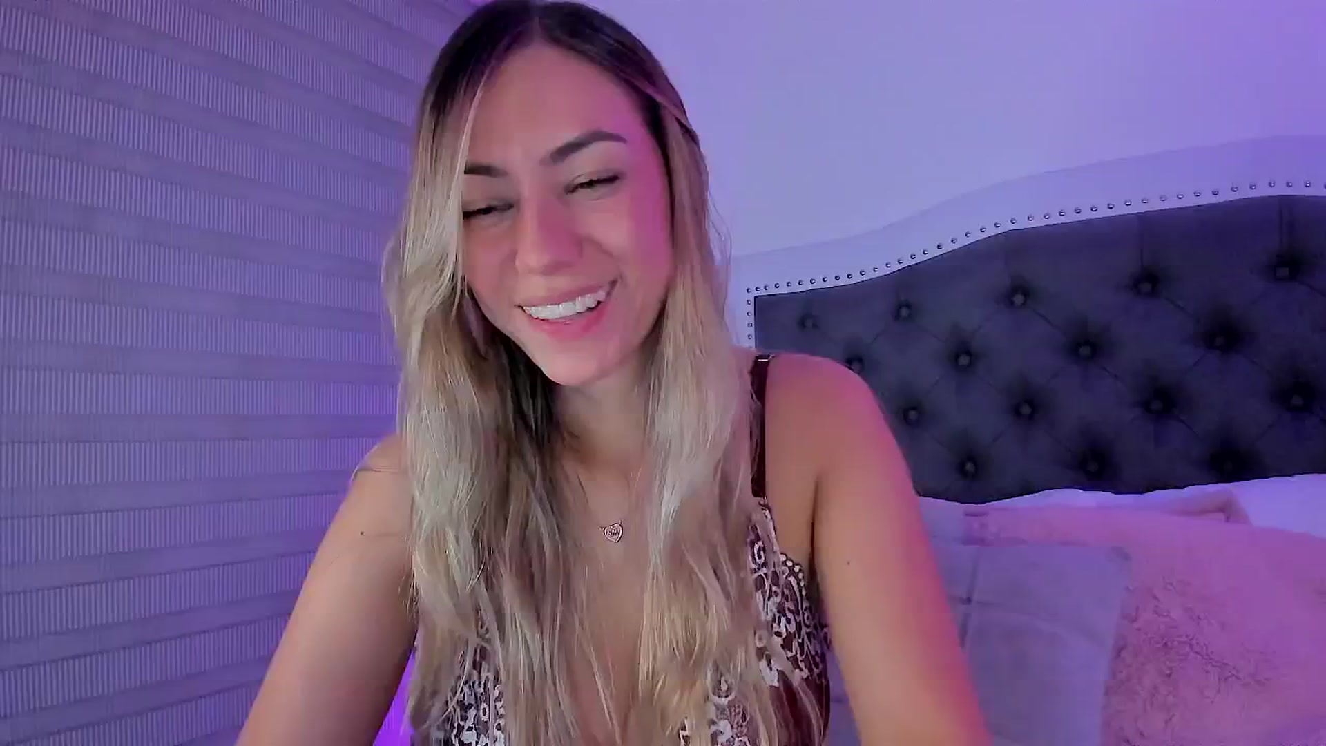 Gallery image thumbnail from SweetMar23's myfreecams stream on, 11/26/2024, 04:08 image 16 of 20