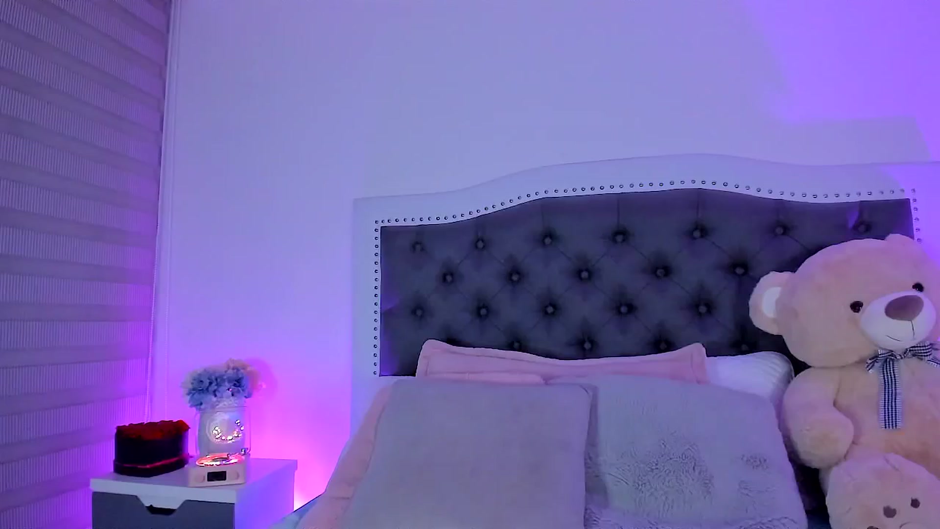 Gallery image thumbnail from SweetMar23's myfreecams stream on, 12/03/2024, 04:37 image 7 of 20