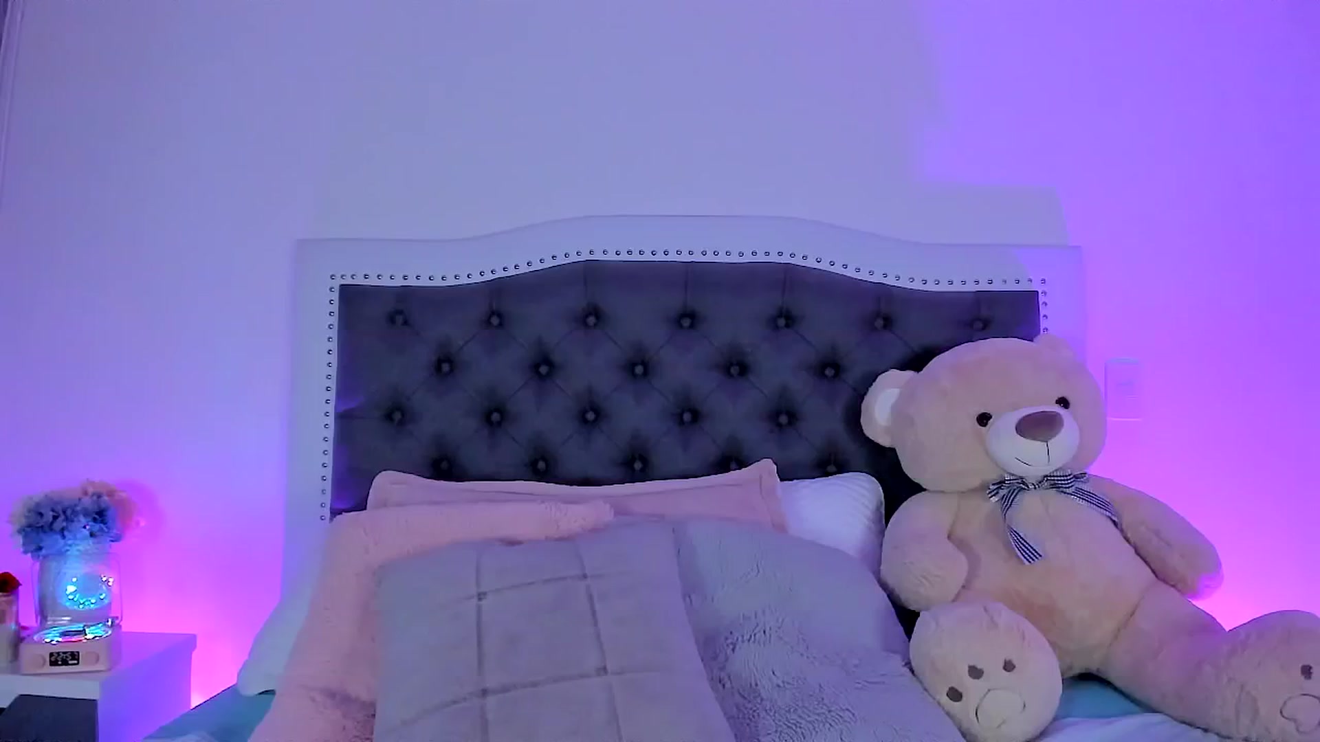 Gallery image thumbnail from SweetMar23's myfreecams stream on, 12/08/2024, 04:13 image 18 of 20