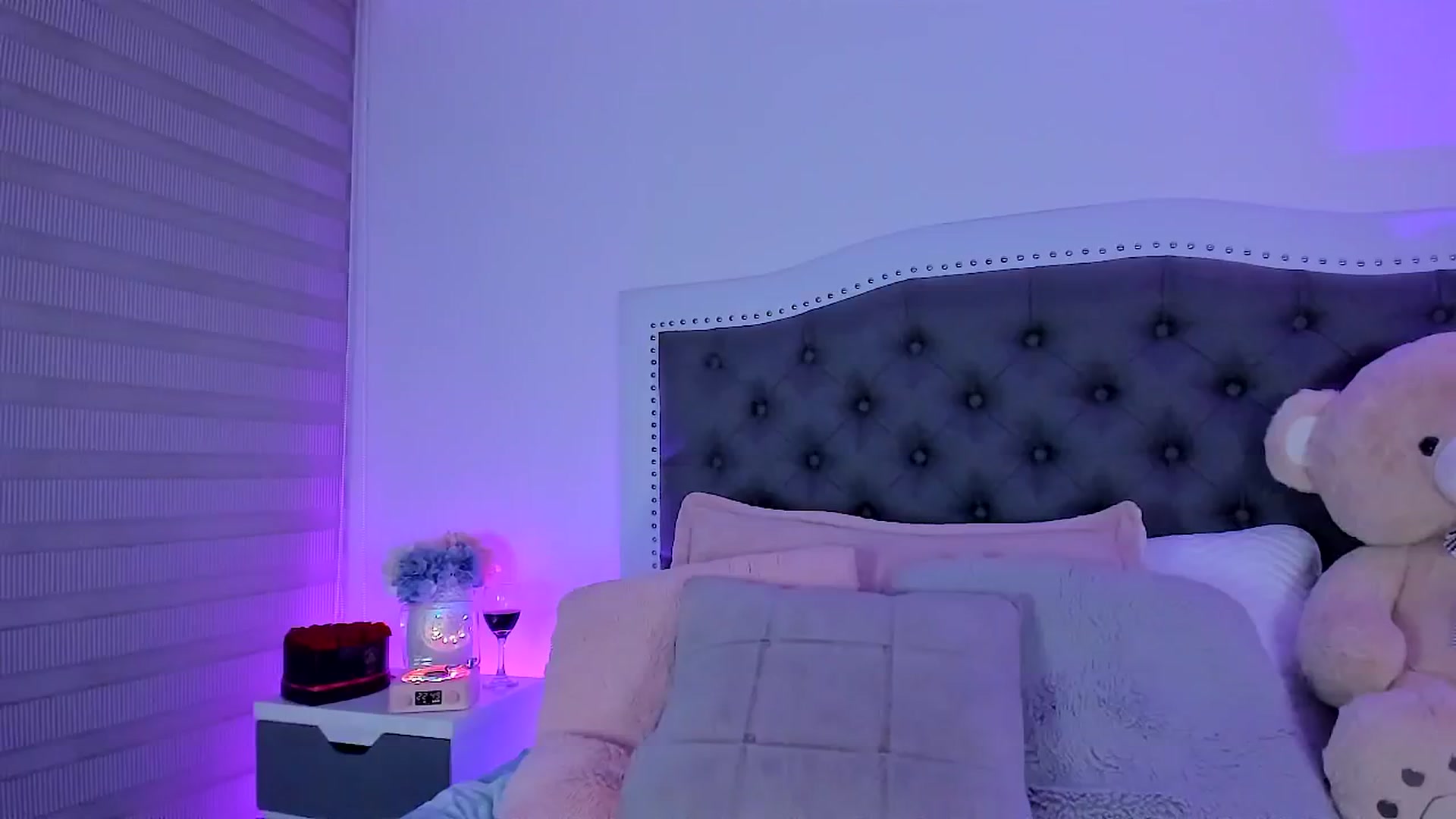 Gallery image thumbnail from SweetMar23's myfreecams stream on, 12/21/2024, 05:57 image 5 of 20