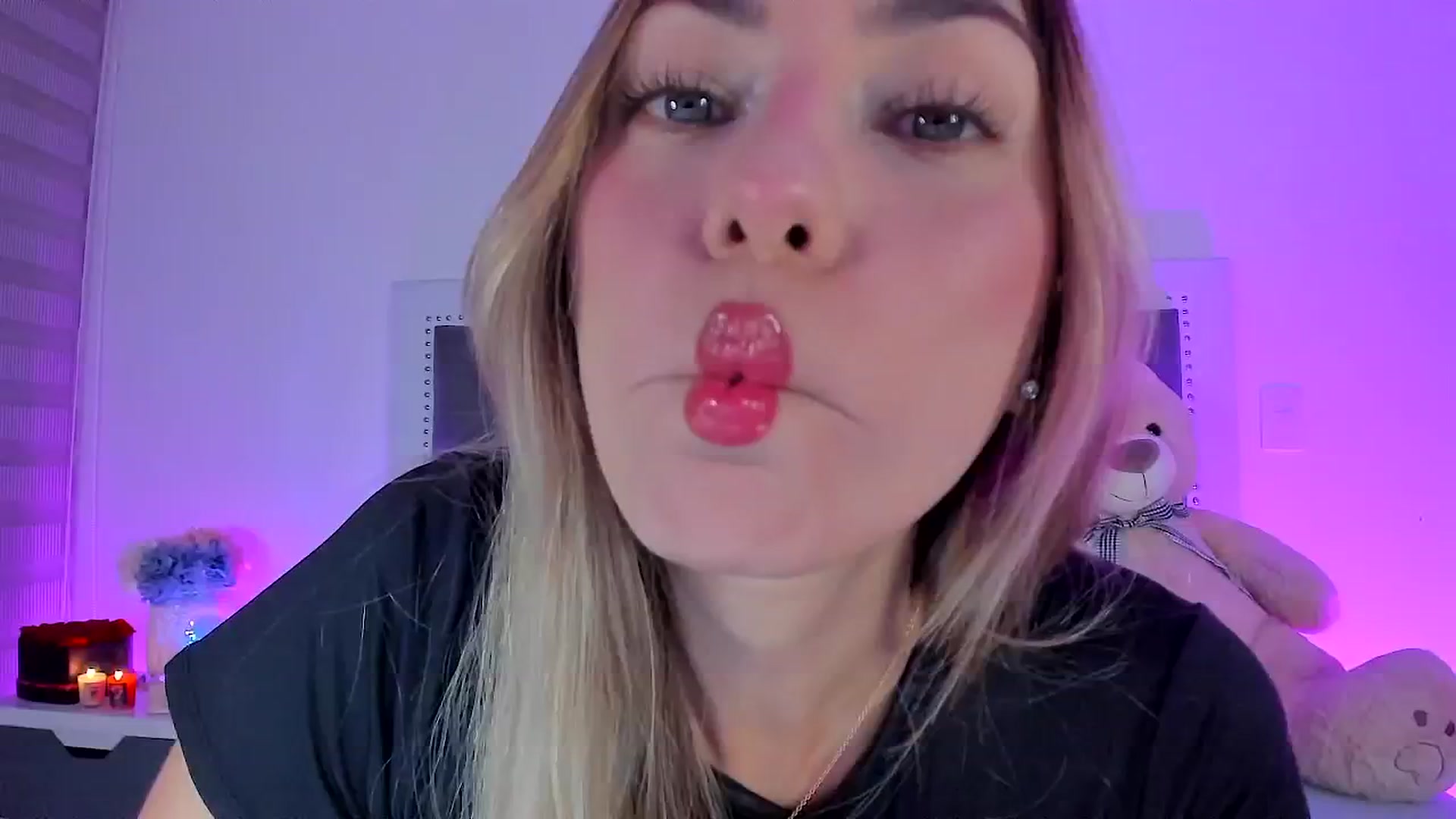 Gallery image thumbnail from SweetMar23's myfreecams stream on, 12/30/2024, 05:28 image 2 of 20