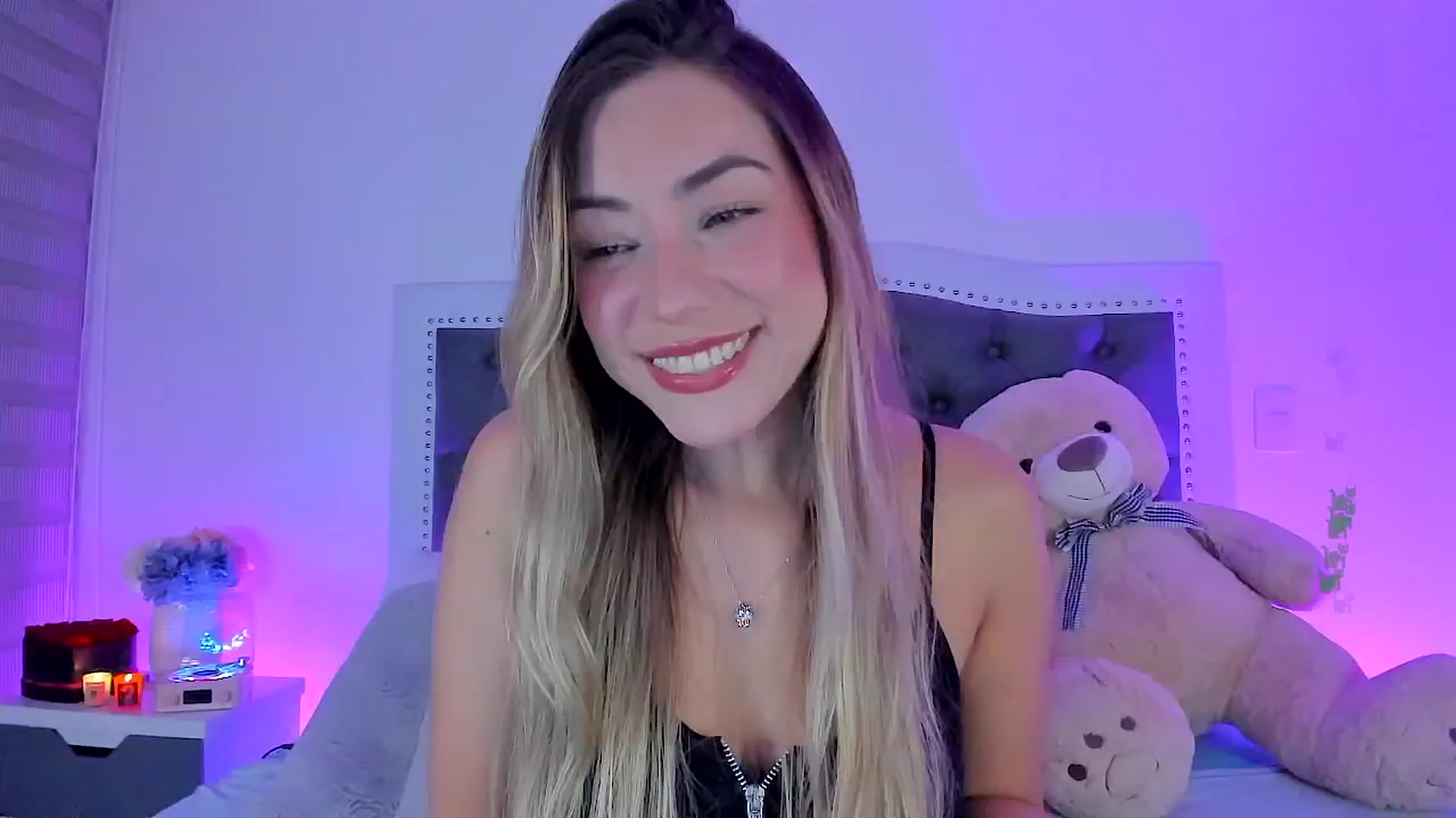 Gallery image thumbnail from SweetMar23's myfreecams stream on, 01/04/2025, 04:29 image 3 of 20