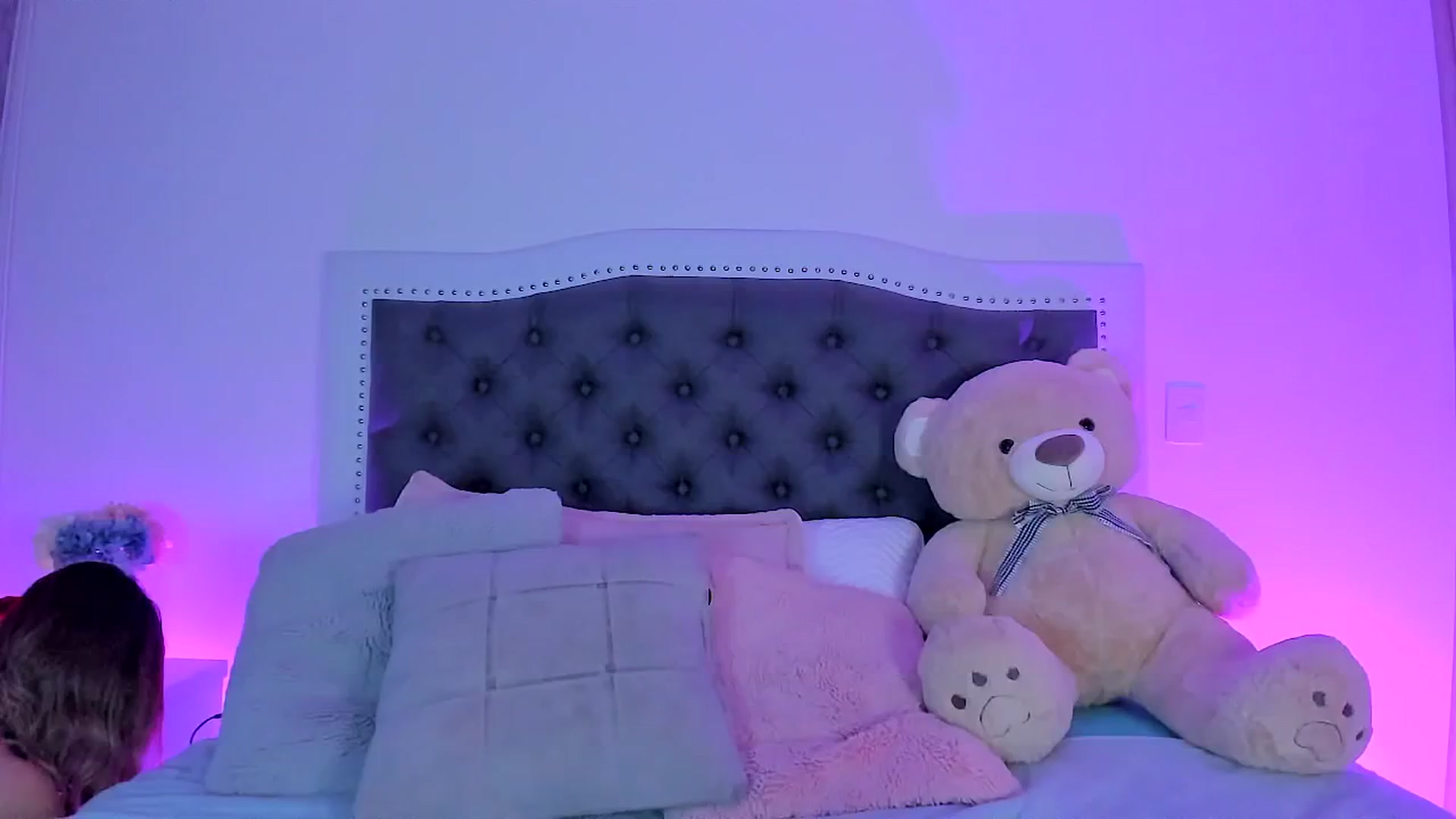 Gallery image thumbnail from SweetMar23's myfreecams stream on, 01/10/2025, 03:51 image 11 of 20