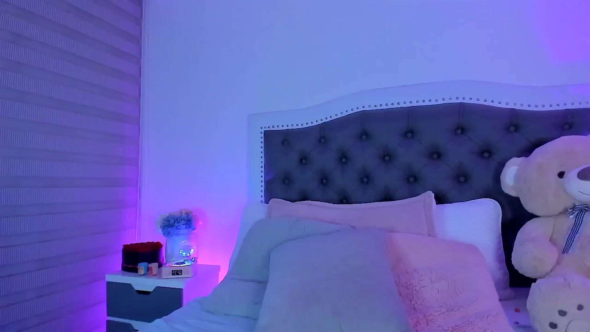 Gallery image thumbnail from SweetMar23's myfreecams stream on, 01/17/2025, 03:42 image 10 of 20