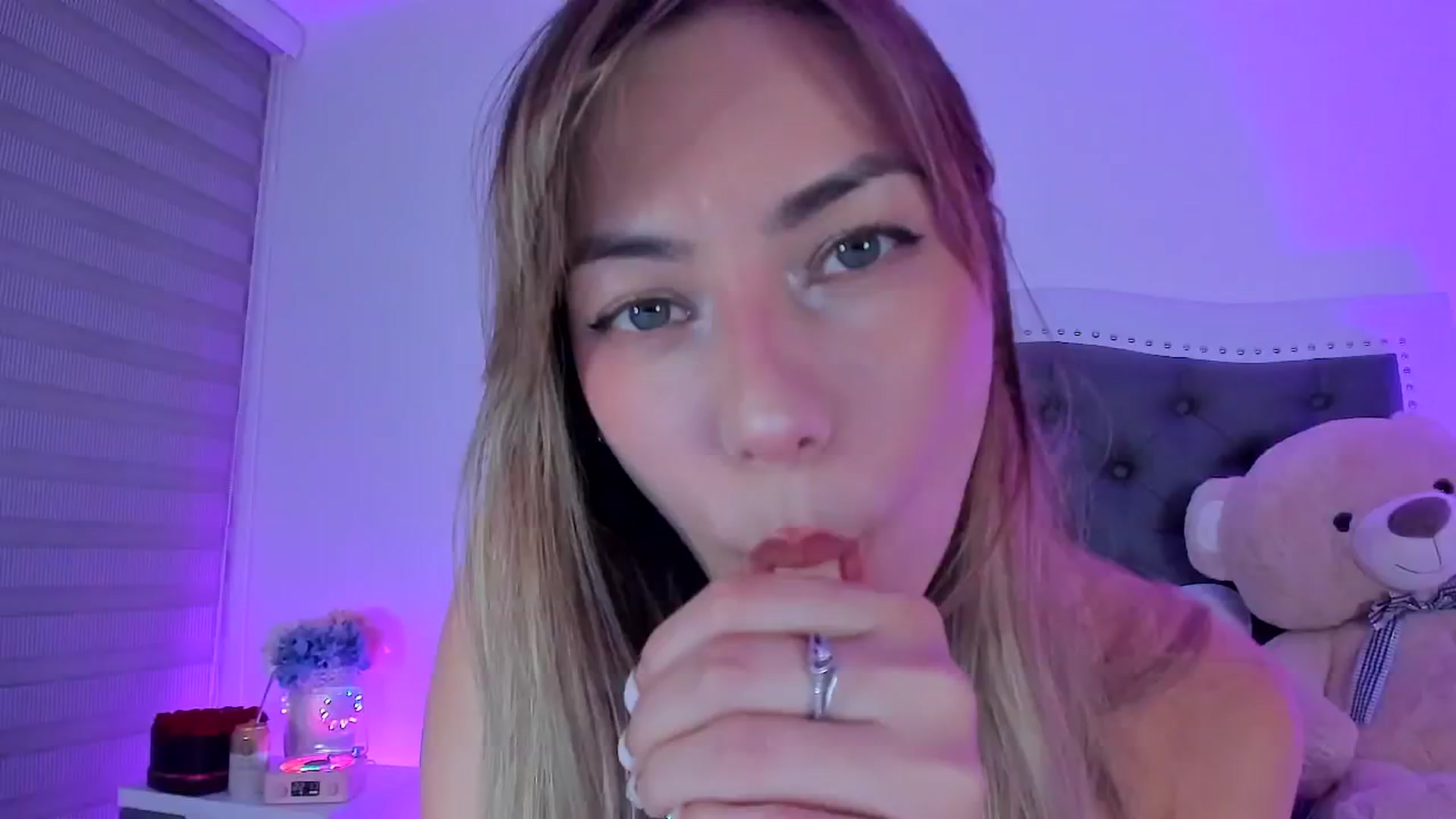 Gallery image thumbnail from SweetMar23's myfreecams stream on, 02/04/2025, 03:24 image 20 of 20