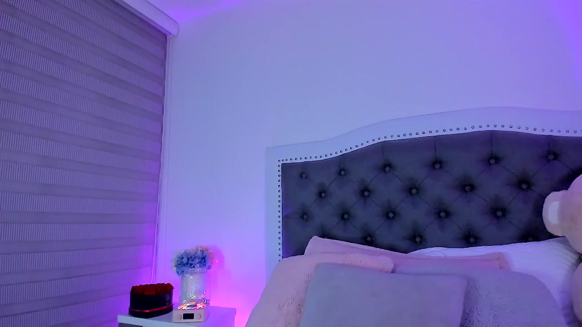Gallery image thumbnail from SweetMar23's myfreecams stream on, 02/05/2025, 03:21 image 14 of 20