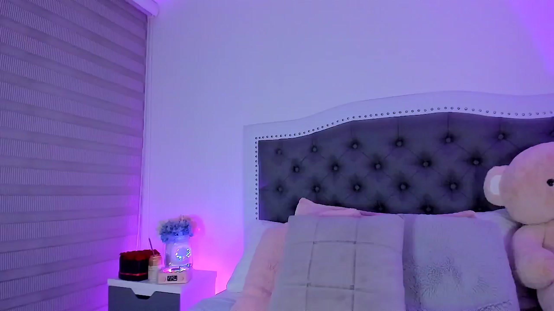 Gallery image thumbnail from SweetMar23's myfreecams stream on, 02/07/2025, 05:18 image 12 of 20