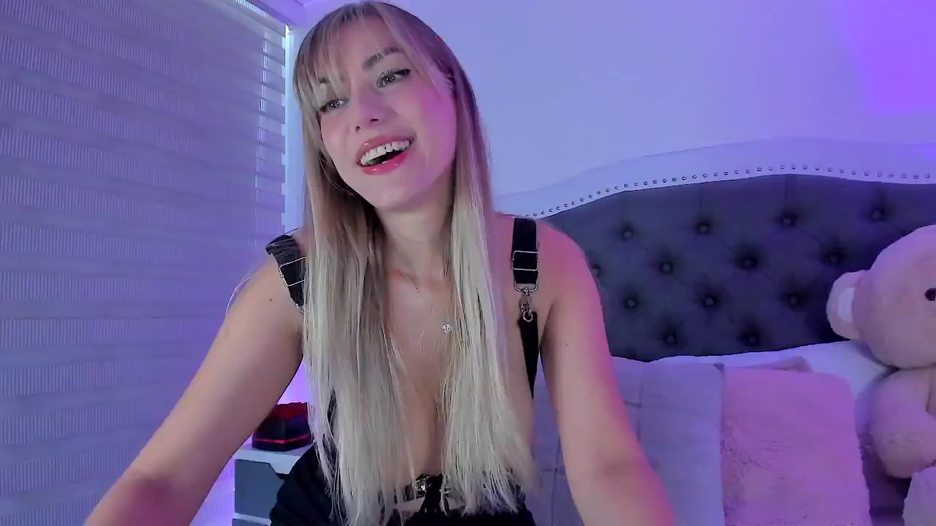 Gallery image thumbnail from SweetMar23's myfreecams stream on, 02/21/2025, 16:33 image 10 of 20