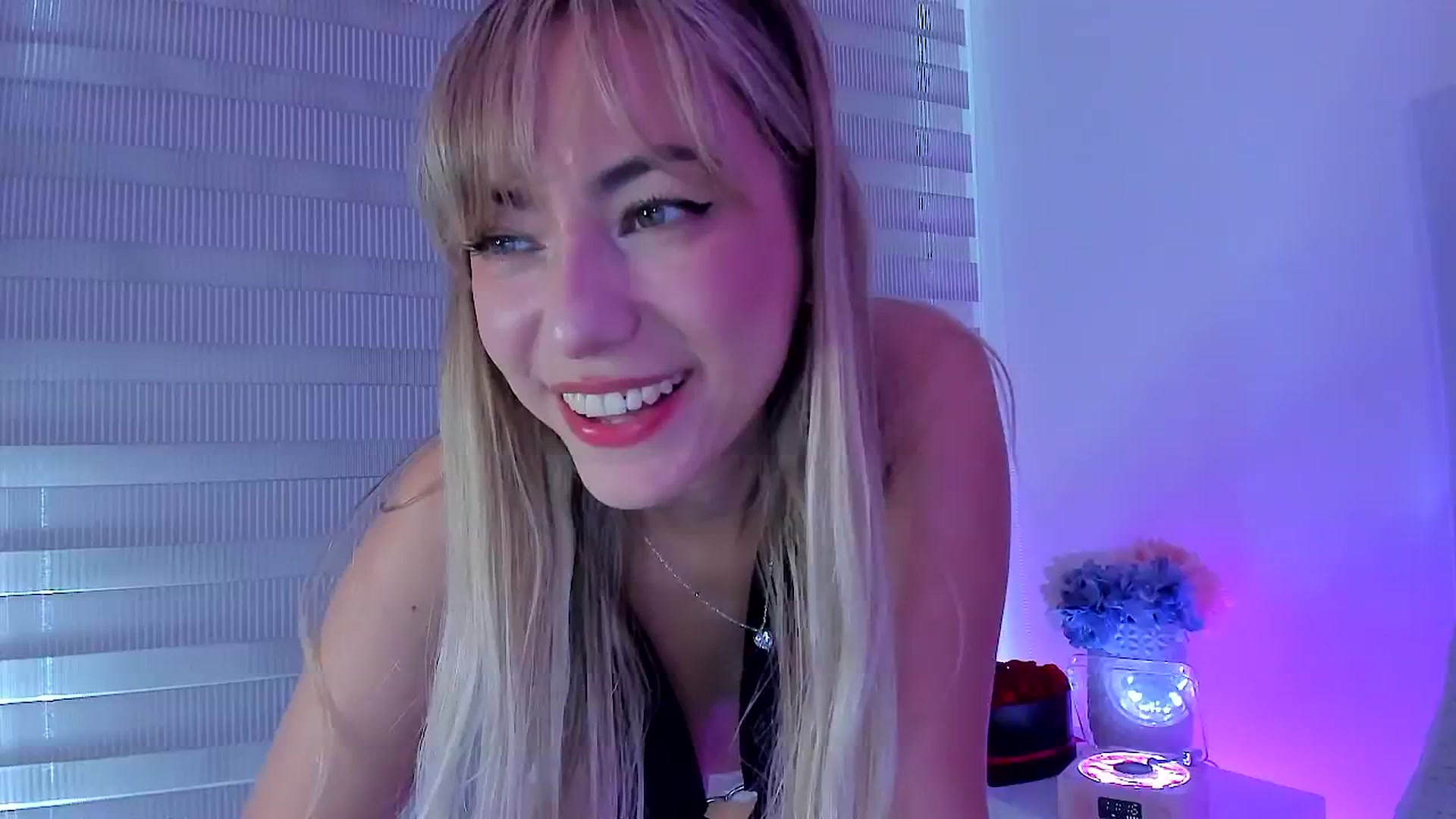 Gallery image thumbnail from SweetMar23's myfreecams stream on, 02/25/2025, 17:00 image 11 of 20