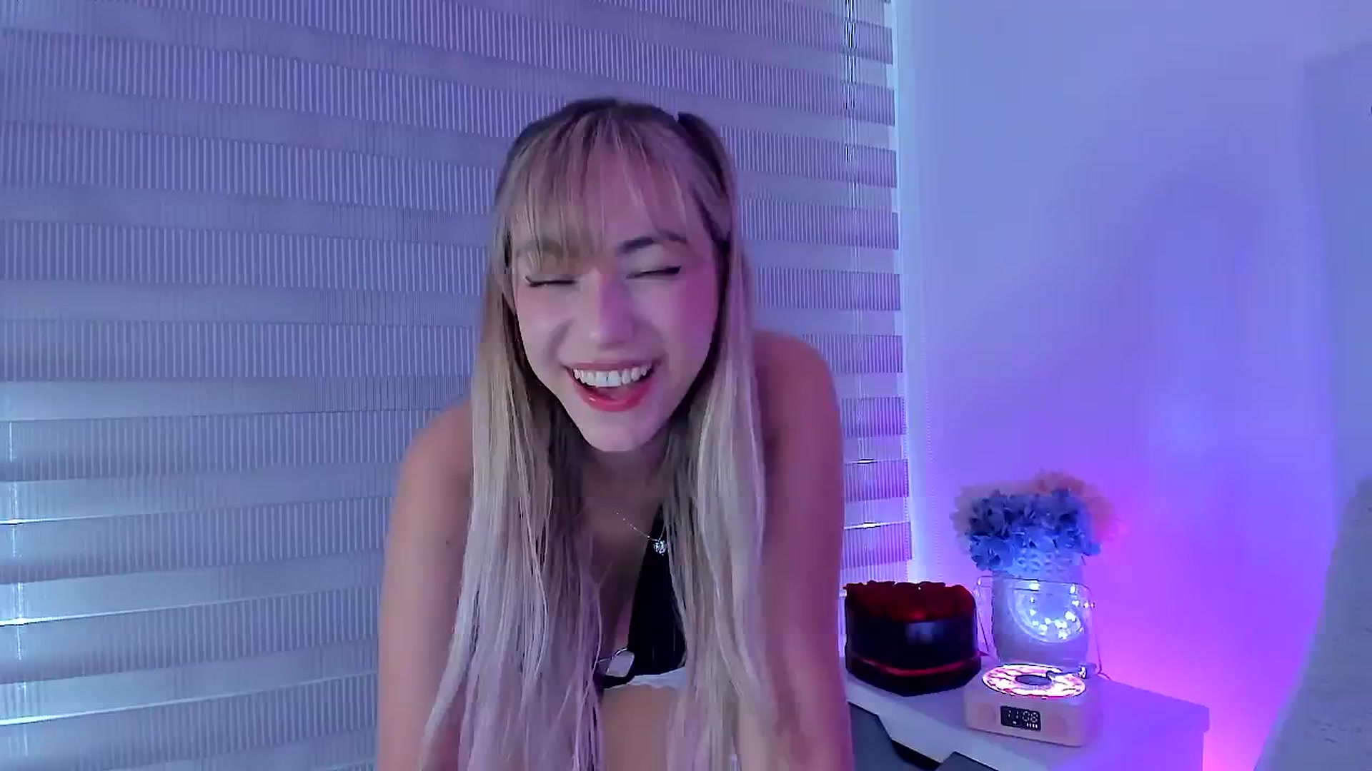 Gallery image thumbnail from SweetMar23's myfreecams stream on, 02/25/2025, 17:00 image 9 of 20
