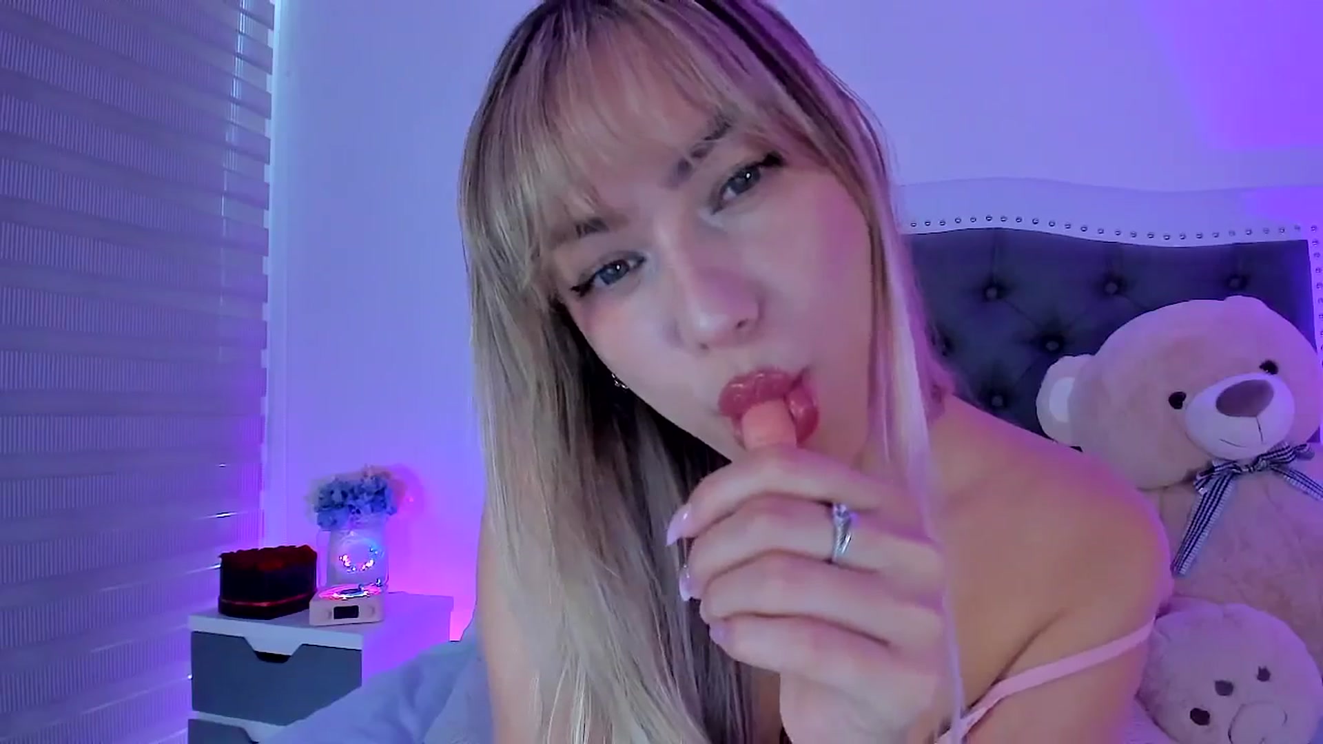 Gallery image thumbnail from SweetMar23's myfreecams stream on, 02/27/2025, 17:01 image 12 of 20