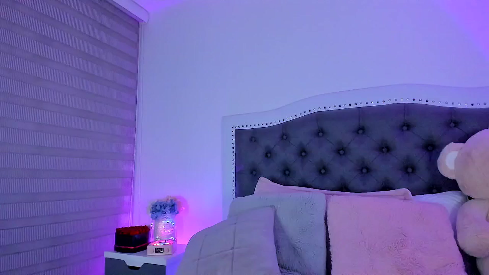 Gallery image thumbnail from SweetMar23's myfreecams stream on, 03/11/2025, 04:52 image 9 of 20