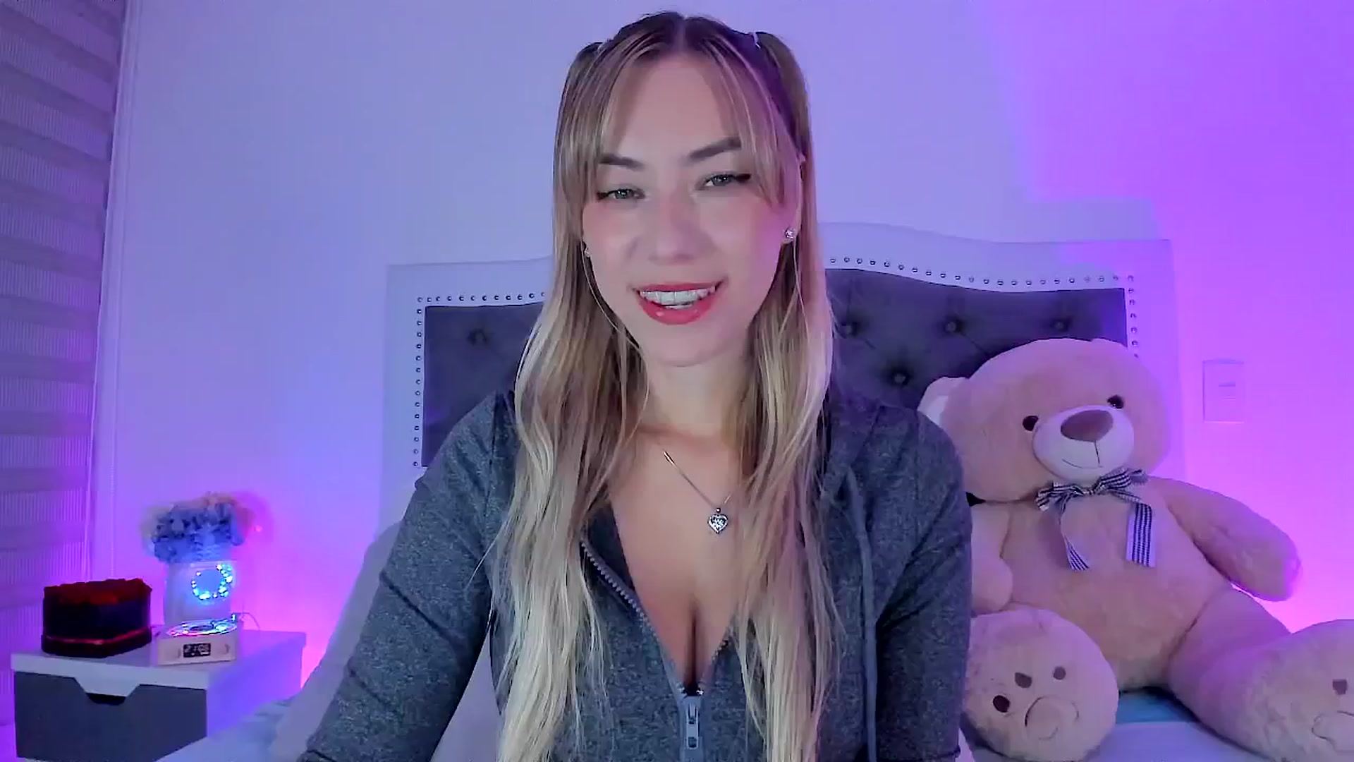 Gallery image thumbnail from SweetMar23's myfreecams stream on, 03/12/2025, 02:28 image 5 of 20