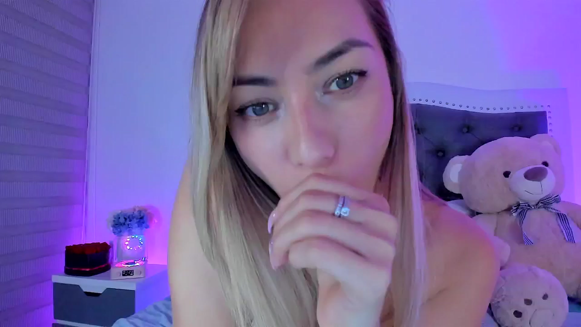 Gallery image thumbnail from SweetMar23's myfreecams stream on, 03/14/2025, 06:46 image 16 of 20