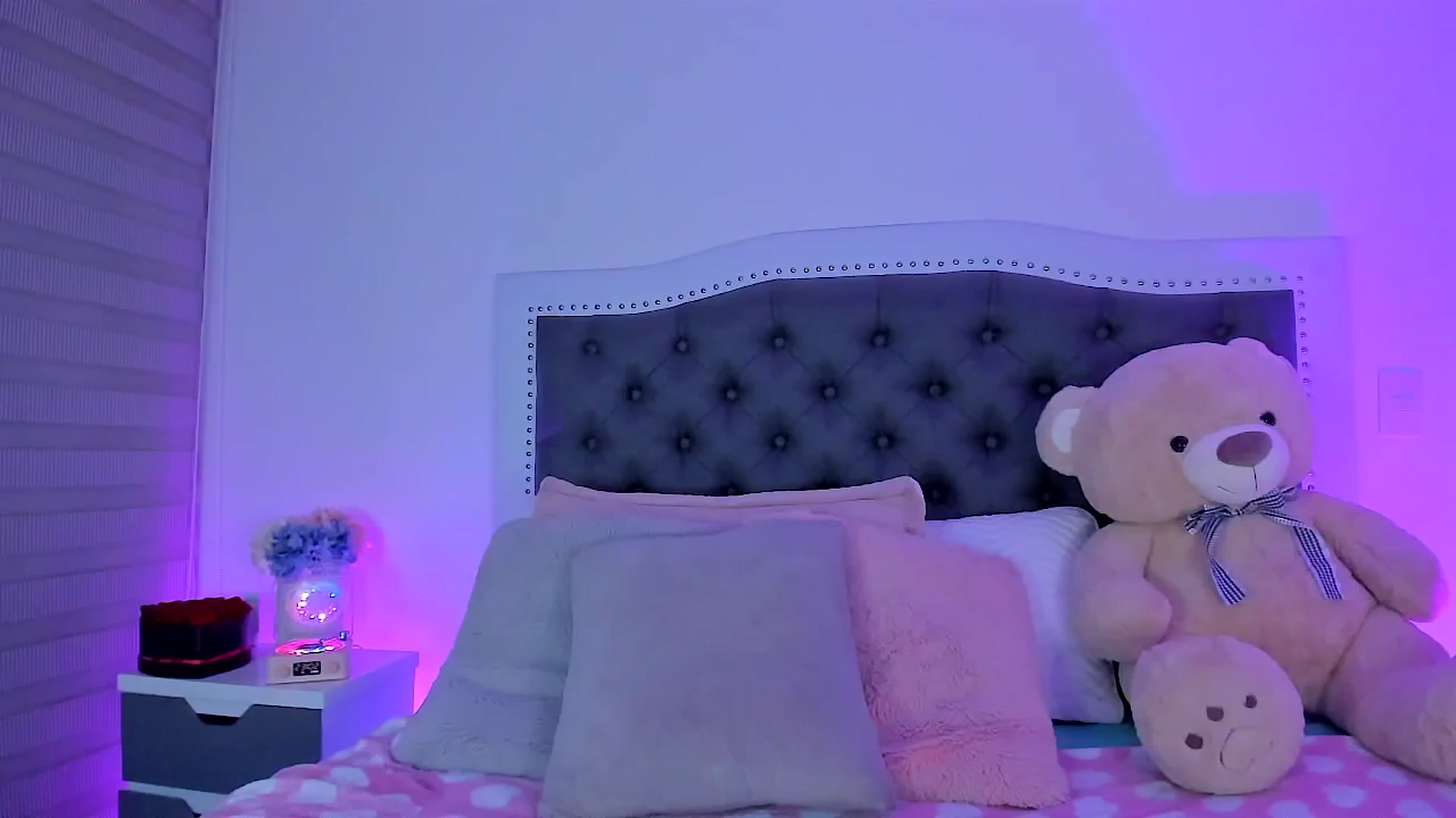 Gallery image thumbnail from SweetMar23's myfreecams stream on, 03/16/2025, 04:40 image 3 of 20