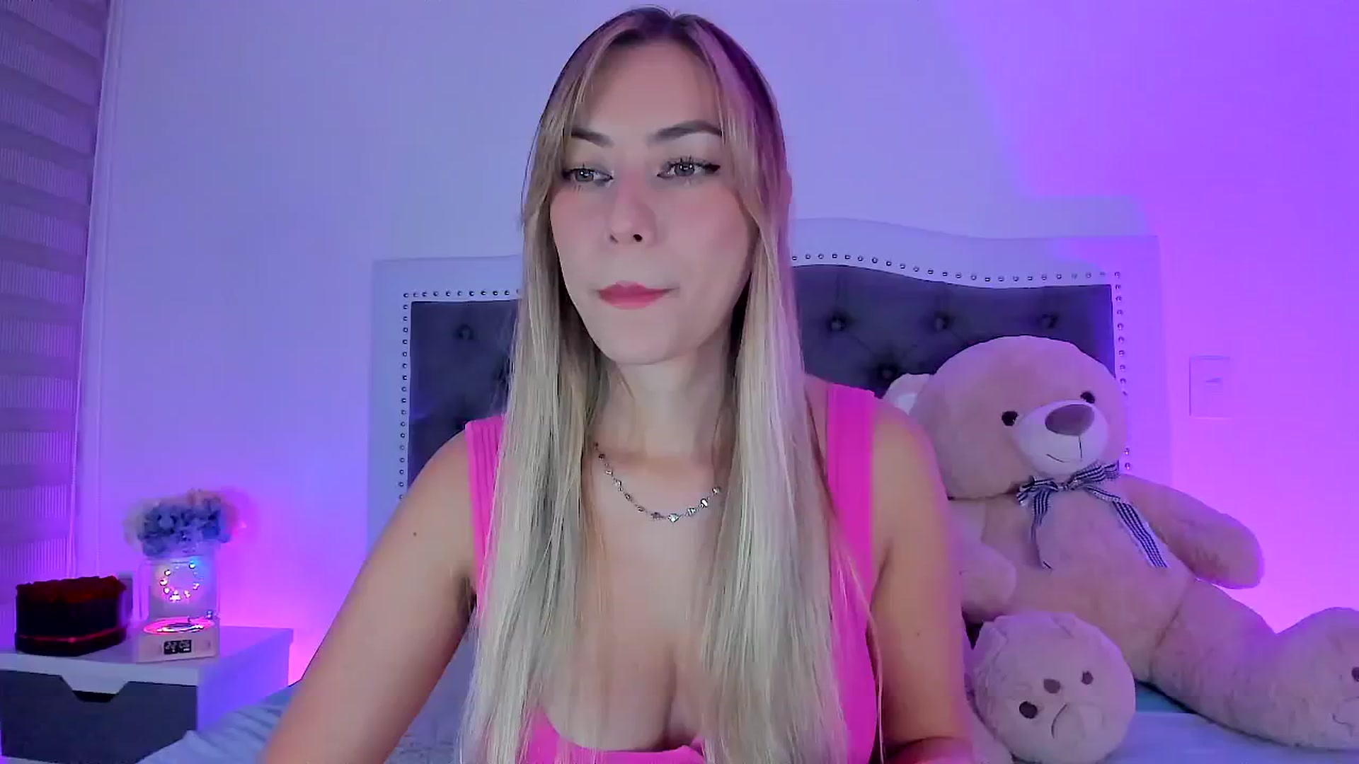 Gallery image thumbnail from SweetMar23's myfreecams stream on, 03/19/2025, 04:03 image 1 of 20