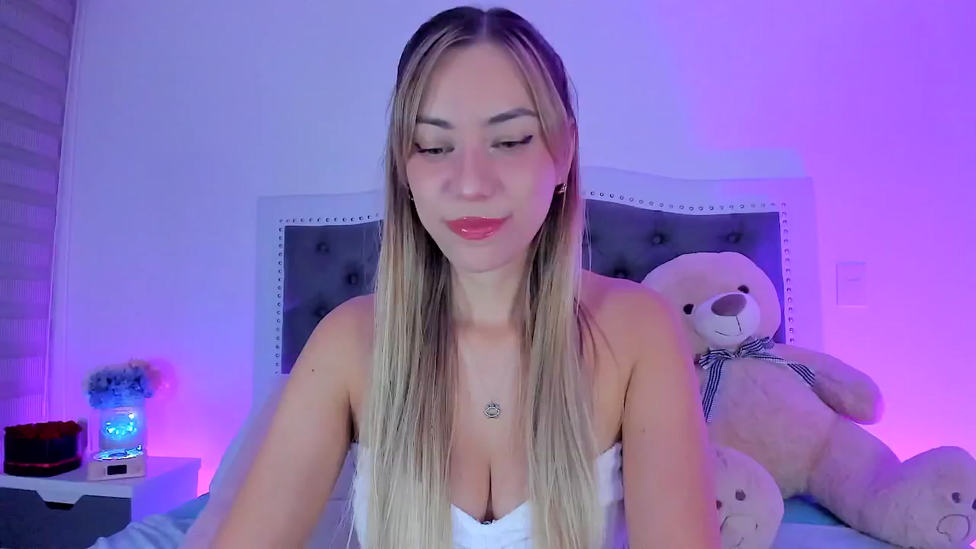 Gallery image thumbnail from SweetMar23's myfreecams stream on, 03/22/2025, 03:29 image 7 of 20